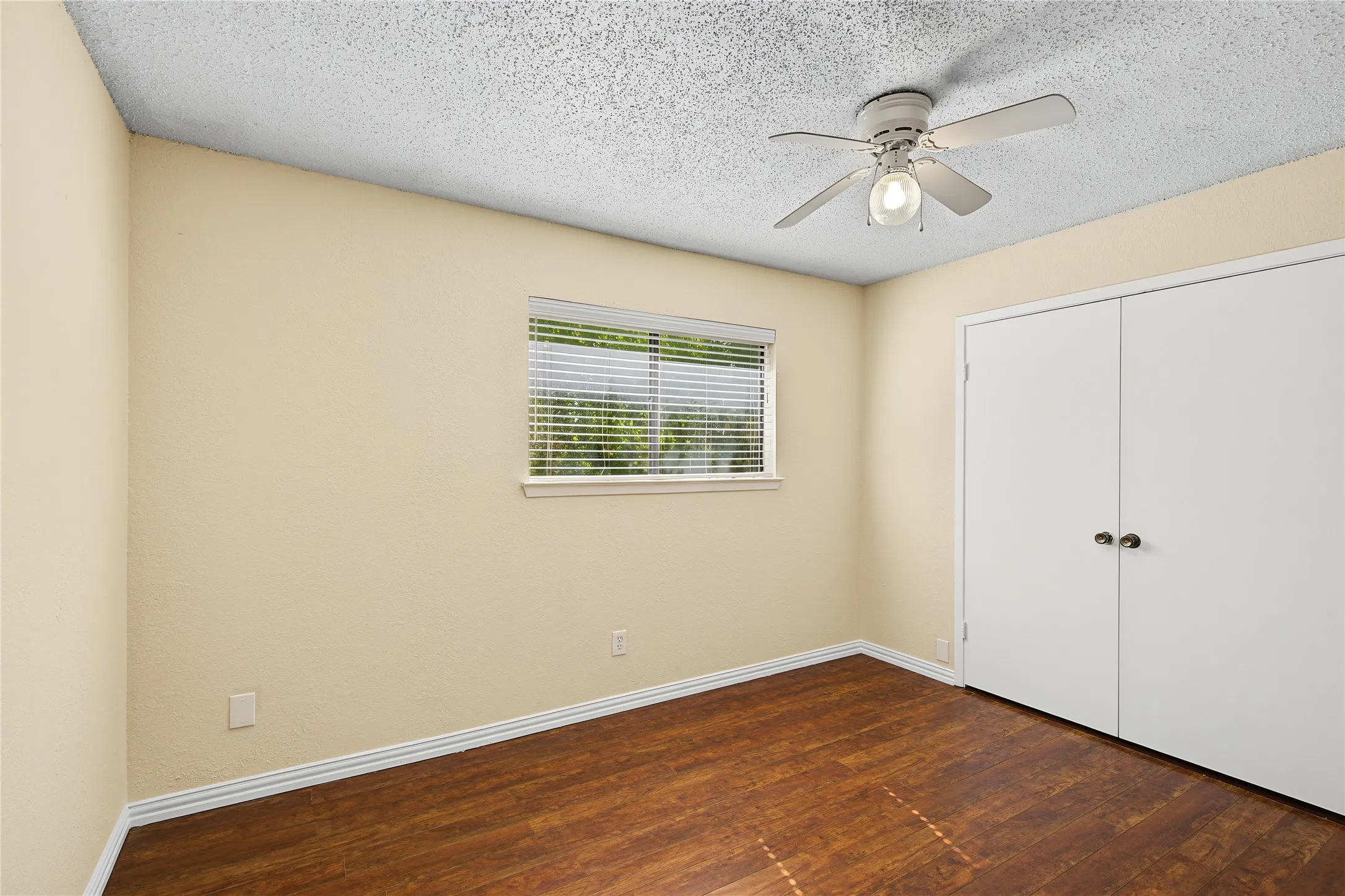 Single Family Residence For Sale in Tarrant County , 125 Allencrest Drive, White Settlement, Texas 76108, 3 Bedroom, 2 Bathroom, 2 Garage spaces, 1,424 Sqft, built in 1984, mls#21363026, Real Estate Agent in White Settlement, Homes For Sale in Tarrant county, Homes For Sale in White Settlement, Realtor in White Settlement Texas, Real Estate Brokerage Independent Realty Texas, Luminita Cordes Realtor