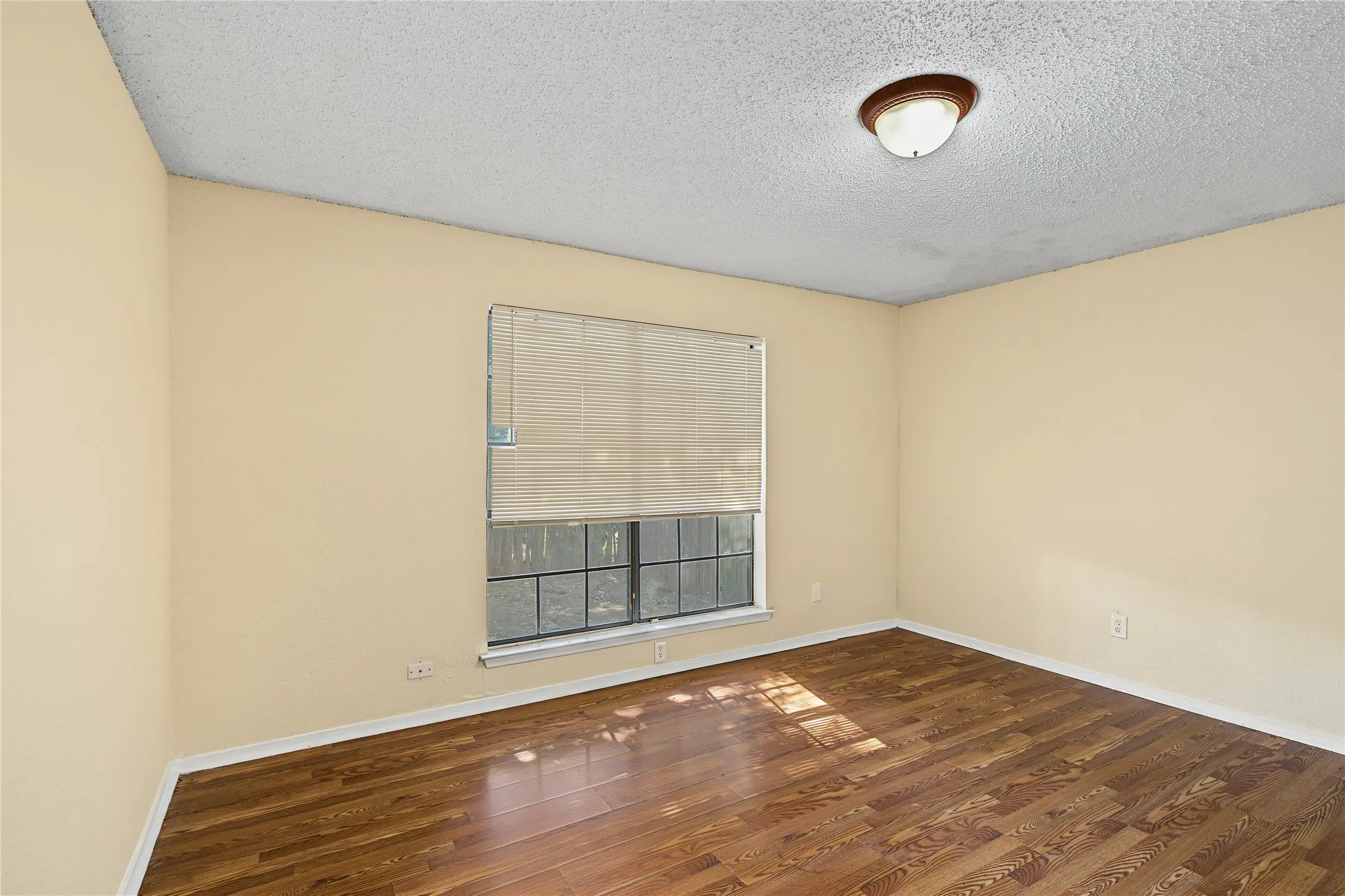 Single Family Residence For Sale in Tarrant County , 125 Allencrest Drive, White Settlement, Texas 76108, 3 Bedroom, 2 Bathroom, 2 Garage spaces, 1,424 Sqft, built in 1984, mls#21363026, Real Estate Agent in White Settlement, Homes For Sale in Tarrant county, Homes For Sale in White Settlement, Realtor in White Settlement Texas, Real Estate Brokerage Independent Realty Texas, Luminita Cordes Realtor