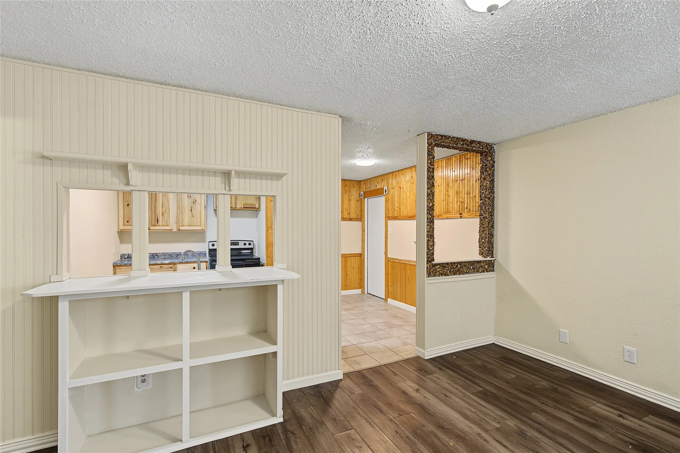 Single Family Residence For Sale in Tarrant County , 125 Allencrest Drive, White Settlement, Texas 76108, 3 Bedroom, 2 Bathroom, 2 Garage spaces, 1,424 Sqft, built in 1984, mls#21363026, Real Estate Agent in White Settlement, Homes For Sale in Tarrant county, Homes For Sale in White Settlement, Realtor in White Settlement Texas, Real Estate Brokerage Independent Realty Texas, Luminita Cordes Realtor