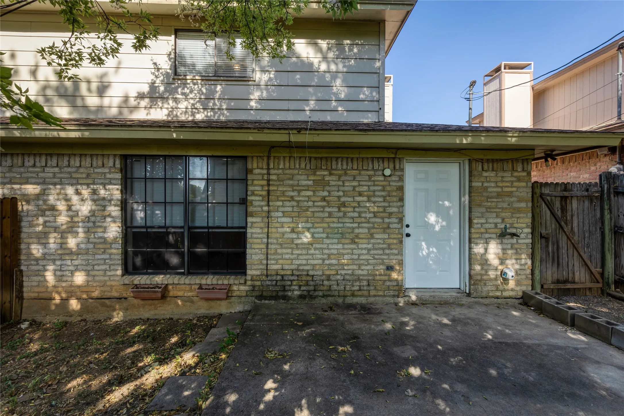 Single Family Residence For Sale in Tarrant County , 125 Allencrest Drive, White Settlement, Texas 76108, 3 Bedroom, 2 Bathroom, 2 Garage spaces, 1,424 Sqft, built in 1984, mls#21363026, Real Estate Agent in White Settlement, Homes For Sale in Tarrant county, Homes For Sale in White Settlement, Realtor in White Settlement Texas, Real Estate Brokerage Independent Realty Texas, Luminita Cordes Realtor