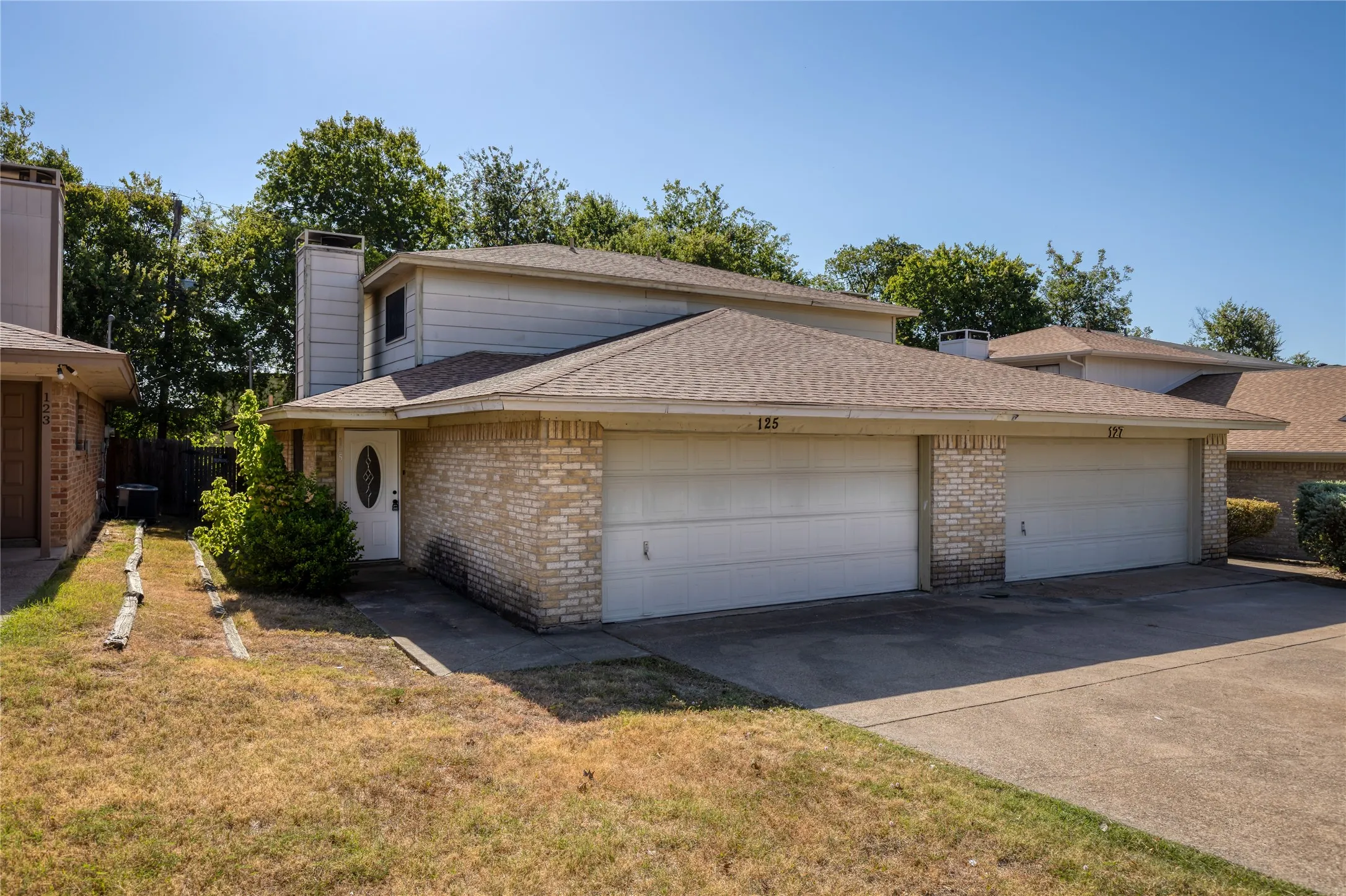Single Family Residence For Sale in Tarrant County , 125 Allencrest Drive, White Settlement, Texas 76108, 3 Bedroom, 2 Bathroom, 2 Garage spaces, 1,424 Sqft, built in 1984, mls#21363026, Real Estate Agent in White Settlement, Homes For Sale in Tarrant county, Homes For Sale in White Settlement, Realtor in White Settlement Texas, Real Estate Brokerage Independent Realty Texas, Luminita Cordes Realtor