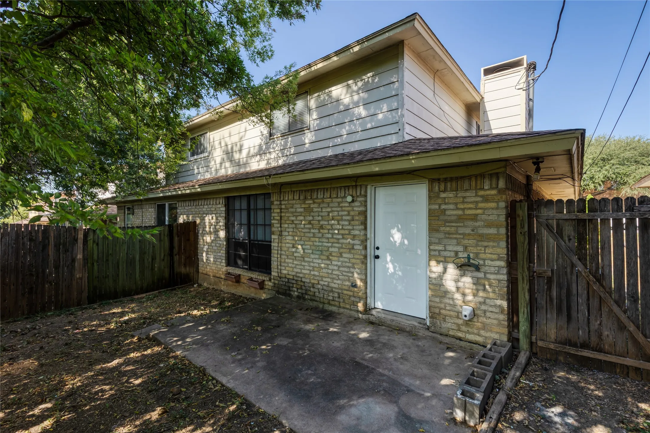 Single Family Residence For Sale in Tarrant County , 125 Allencrest Drive, White Settlement, Texas 76108, 3 Bedroom, 2 Bathroom, 2 Garage spaces, 1,424 Sqft, built in 1984, mls#21363026, Real Estate Agent in White Settlement, Homes For Sale in Tarrant county, Homes For Sale in White Settlement, Realtor in White Settlement Texas, Real Estate Brokerage Independent Realty Texas, Luminita Cordes Realtor