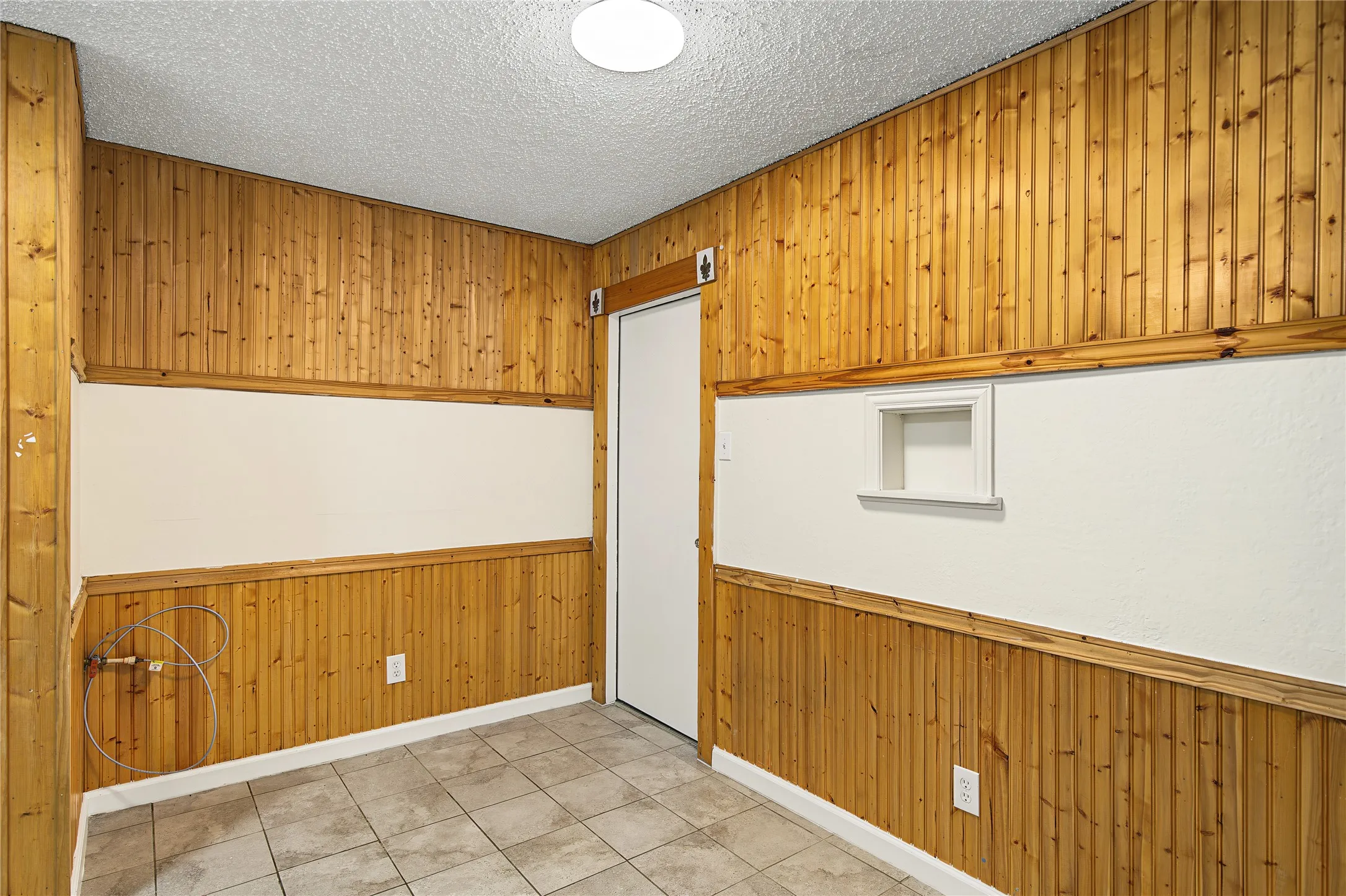 Single Family Residence For Sale in Tarrant County , 125 Allencrest Drive, White Settlement, Texas 76108, 3 Bedroom, 2 Bathroom, 2 Garage spaces, 1,424 Sqft, built in 1984, mls#21363026, Real Estate Agent in White Settlement, Homes For Sale in Tarrant county, Homes For Sale in White Settlement, Realtor in White Settlement Texas, Real Estate Brokerage Independent Realty Texas, Luminita Cordes Realtor
