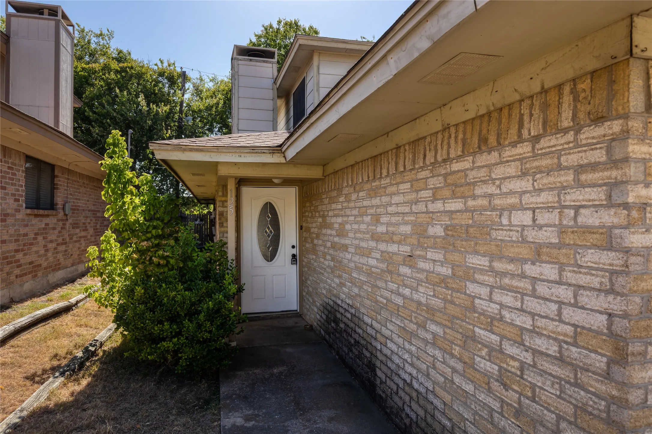 Single Family Residence For Sale in Tarrant County , 125 Allencrest Drive, White Settlement, Texas 76108, 3 Bedroom, 2 Bathroom, 2 Garage spaces, 1,424 Sqft, built in 1984, mls#21363026, Real Estate Agent in White Settlement, Homes For Sale in Tarrant county, Homes For Sale in White Settlement, Realtor in White Settlement Texas, Real Estate Brokerage Independent Realty Texas, Luminita Cordes Realtor