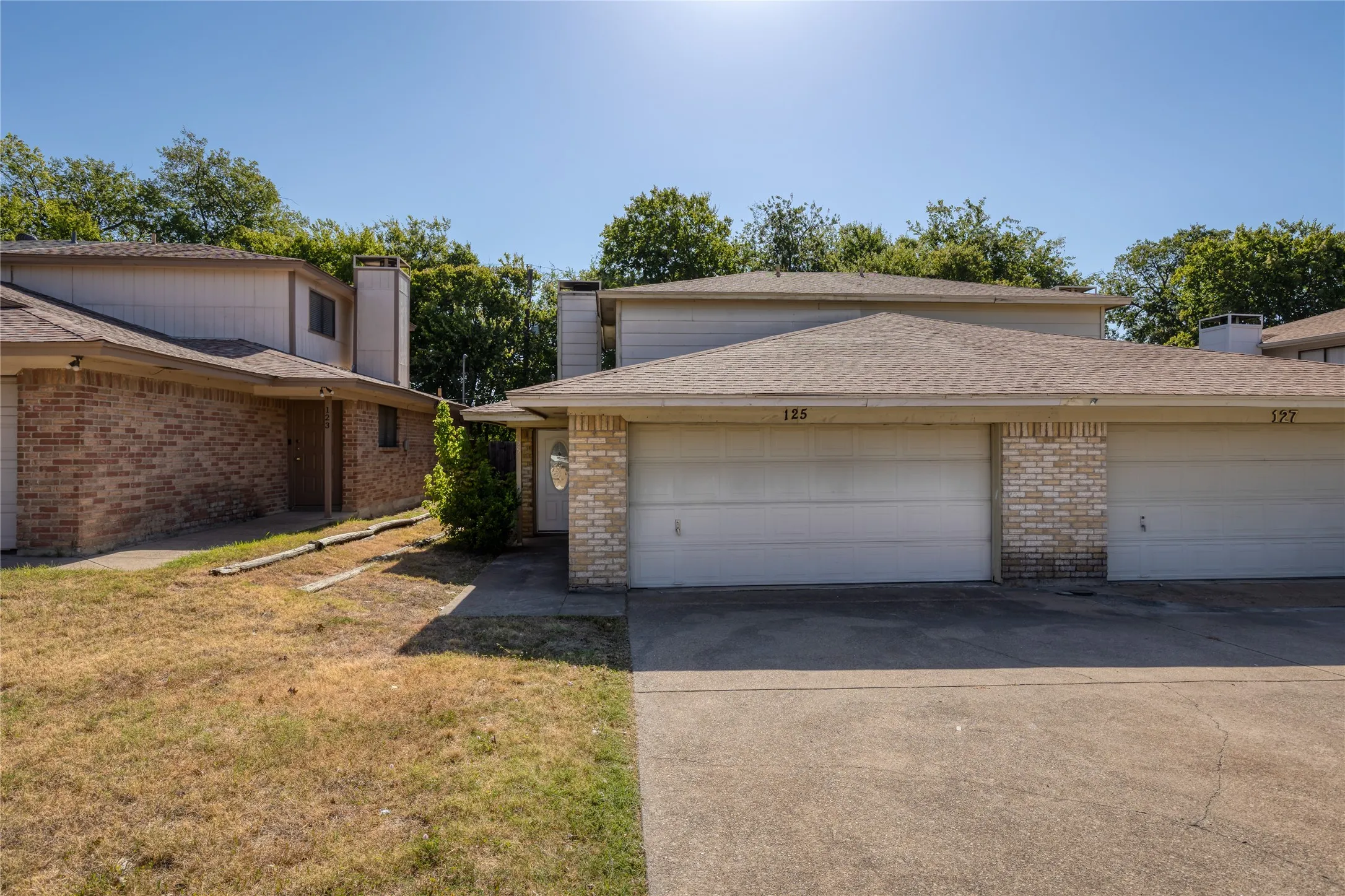 Single Family Residence For Sale in Tarrant County , 125 Allencrest Drive, White Settlement, Texas 76108, 3 Bedroom, 2 Bathroom, 2 Garage spaces, 1,424 Sqft, built in 1984, mls#21363026, Real Estate Agent in White Settlement, Homes For Sale in Tarrant county, Homes For Sale in White Settlement, Realtor in White Settlement Texas, Real Estate Brokerage Independent Realty Texas, Luminita Cordes Realtor