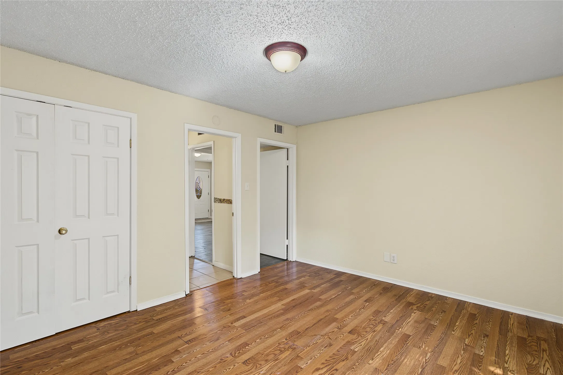 Single Family Residence For Sale in Tarrant County , 125 Allencrest Drive, White Settlement, Texas 76108, 3 Bedroom, 2 Bathroom, 2 Garage spaces, 1,424 Sqft, built in 1984, mls#21363026, Real Estate Agent in White Settlement, Homes For Sale in Tarrant county, Homes For Sale in White Settlement, Realtor in White Settlement Texas, Real Estate Brokerage Independent Realty Texas, Luminita Cordes Realtor