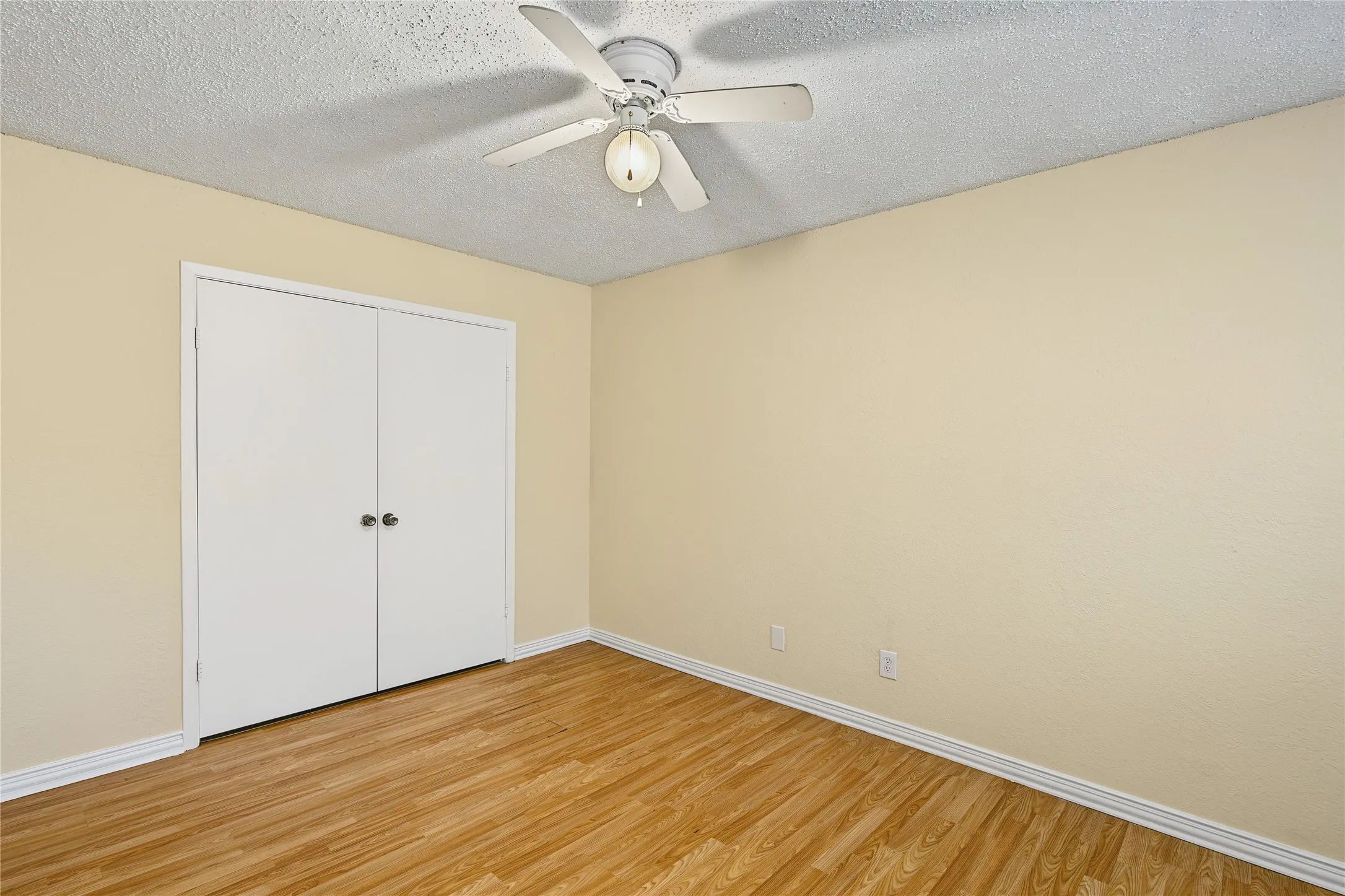Single Family Residence For Sale in Tarrant County , 125 Allencrest Drive, White Settlement, Texas 76108, 3 Bedroom, 2 Bathroom, 2 Garage spaces, 1,424 Sqft, built in 1984, mls#21363026, Real Estate Agent in White Settlement, Homes For Sale in Tarrant county, Homes For Sale in White Settlement, Realtor in White Settlement Texas, Real Estate Brokerage Independent Realty Texas, Luminita Cordes Realtor