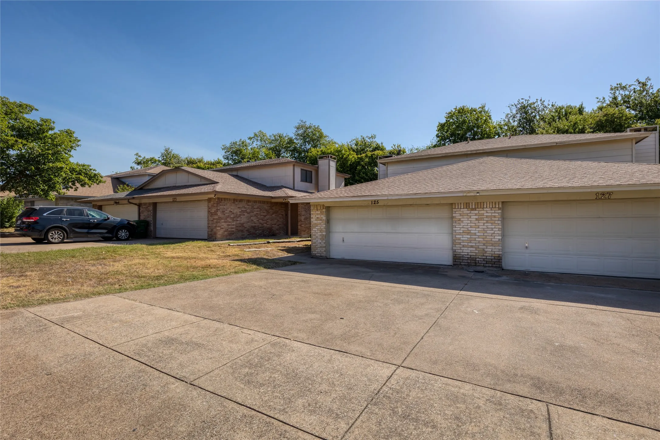 Single Family Residence For Sale in Tarrant County , 125 Allencrest Drive, White Settlement, Texas 76108, 3 Bedroom, 2 Bathroom, 2 Garage spaces, 1,424 Sqft, built in 1984, mls#21363026, Real Estate Agent in White Settlement, Homes For Sale in Tarrant county, Homes For Sale in White Settlement, Realtor in White Settlement Texas, Real Estate Brokerage Independent Realty Texas, Luminita Cordes Realtor