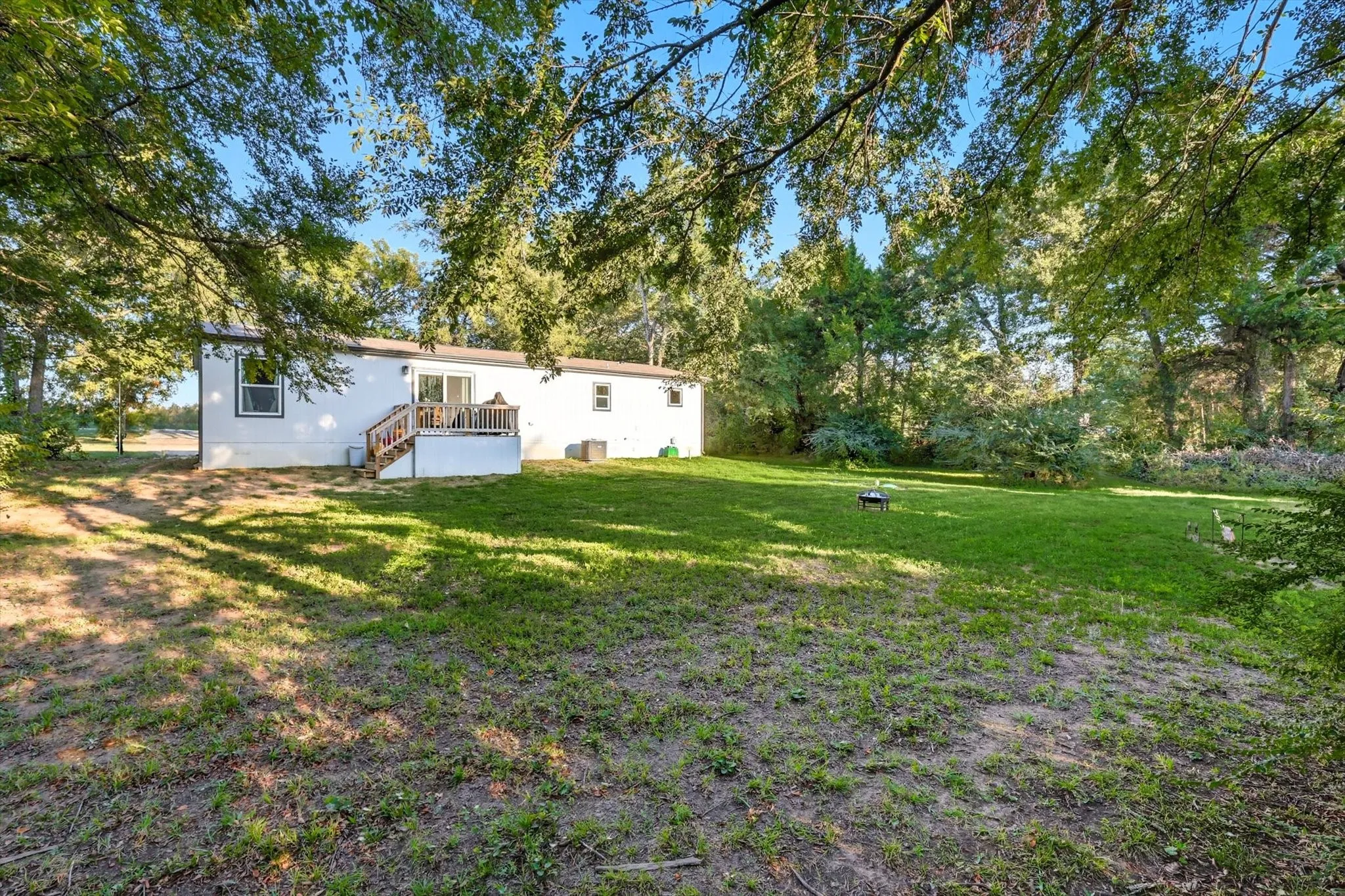 View of grassy yard