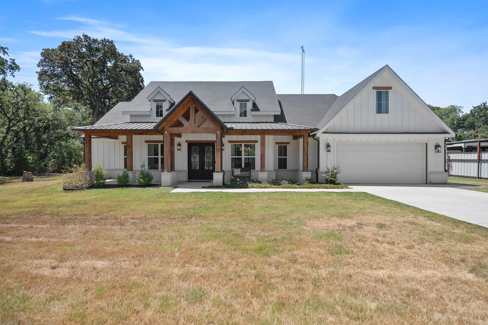 Single Family Residence For Sale in Kaufman County , 17803 County Road 381, Terrell, Texas 75161, 3 Bedroom, 3 Bathroom, 2 Garage spaces, 2,548 Sqft, built in 2022, mls#21362344, Real Estate Agent in Terrell, Homes For Sale in Kaufman county, Homes For Sale in Terrell, Realtor in Terrell Texas, Real Estate Brokerage Independent Realty Texas, Luminita Cordes Realtor