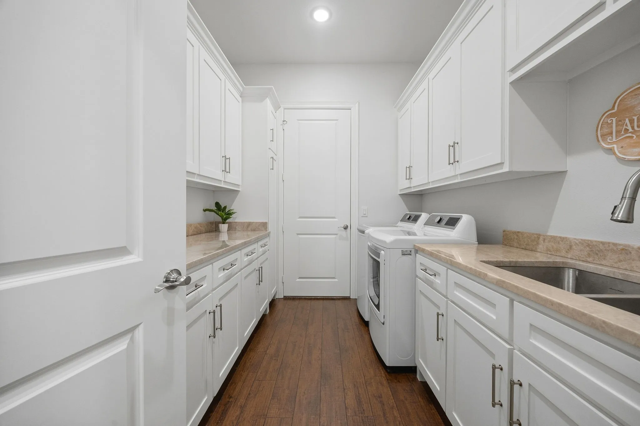 Single Family Residence For Sale in Kaufman County , 17803 County Road 381, Terrell, Texas 75161, 3 Bedroom, 3 Bathroom, 2 Garage spaces, 2,548 Sqft, built in 2022, mls#21362344, Real Estate Agent in Terrell, Homes For Sale in Kaufman county, Homes For Sale in Terrell, Realtor in Terrell Texas, Real Estate Brokerage Independent Realty Texas, Luminita Cordes Realtor