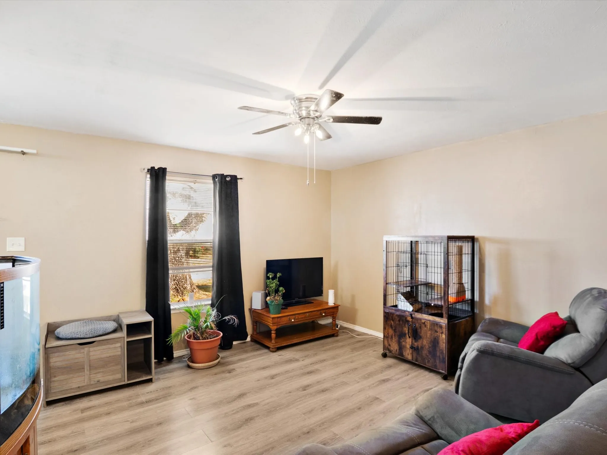 Single Family Residence For Sale in Dallas County , 3760 Stagecoach Trail, Dallas, Texas 75241, 3 Bedroom, 2 Bathroom, 1 Garage spaces, 1,026 Sqft, built in 1973, mls#21363657, Real Estate Agent in Dallas, Homes For Sale in Dallas county, Homes For Sale in Dallas, Realtor in Dallas Texas, Real Estate Brokerage Independent Realty Texas, Luminita Cordes Realtor