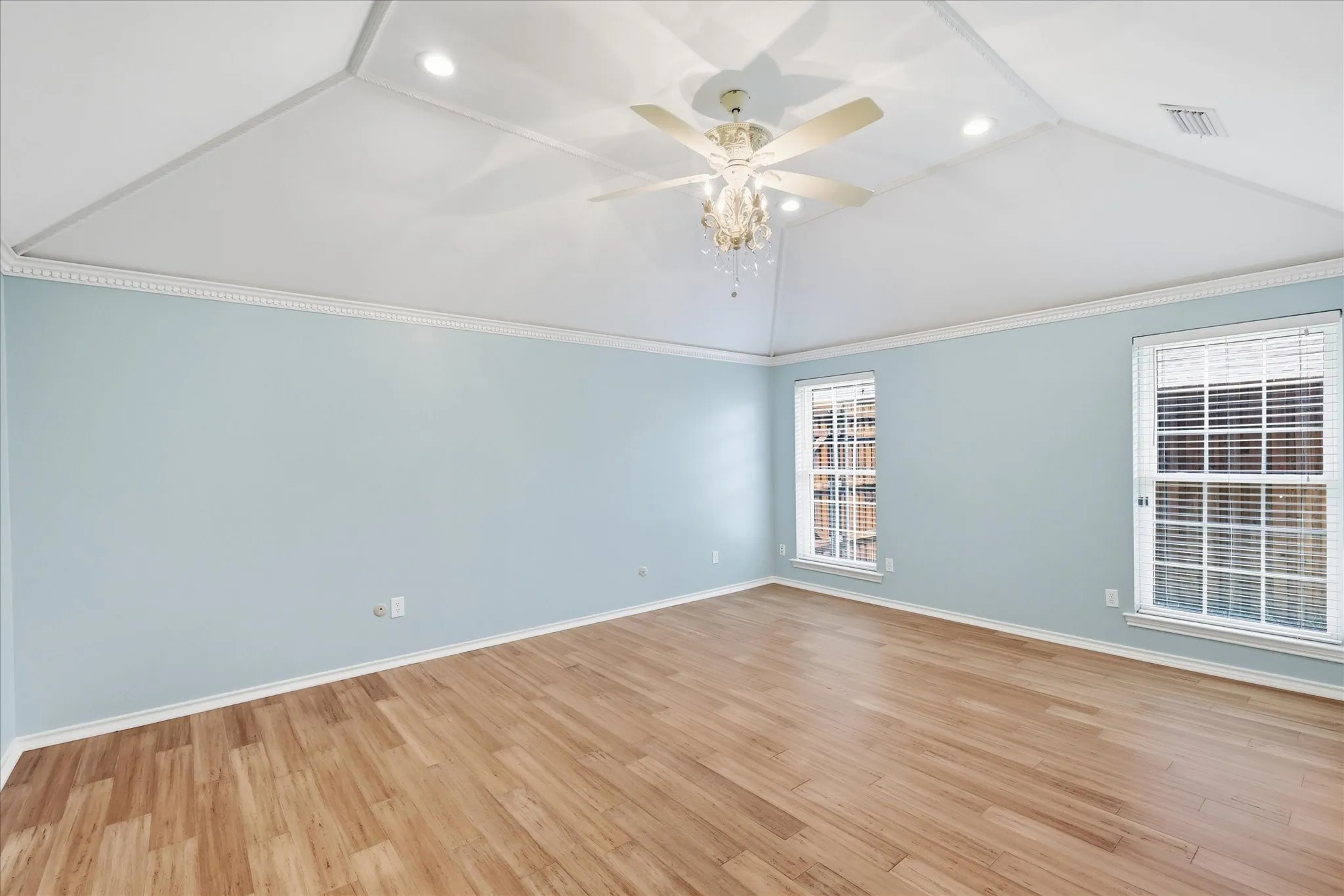 Single Family Residence For Sale in Collin County , 4134 High Star Lane, Dallas, Texas 75287, 4 Bedroom, 3 Bathroom, 2 Garage spaces, 3,006 Sqft, built in 1981, mls#21359910, Real Estate Agent in Dallas, Homes For Sale in Collin county, Homes For Sale in Dallas, Realtor in Dallas Texas, Real Estate Brokerage Independent Realty Texas, Luminita Cordes Realtor