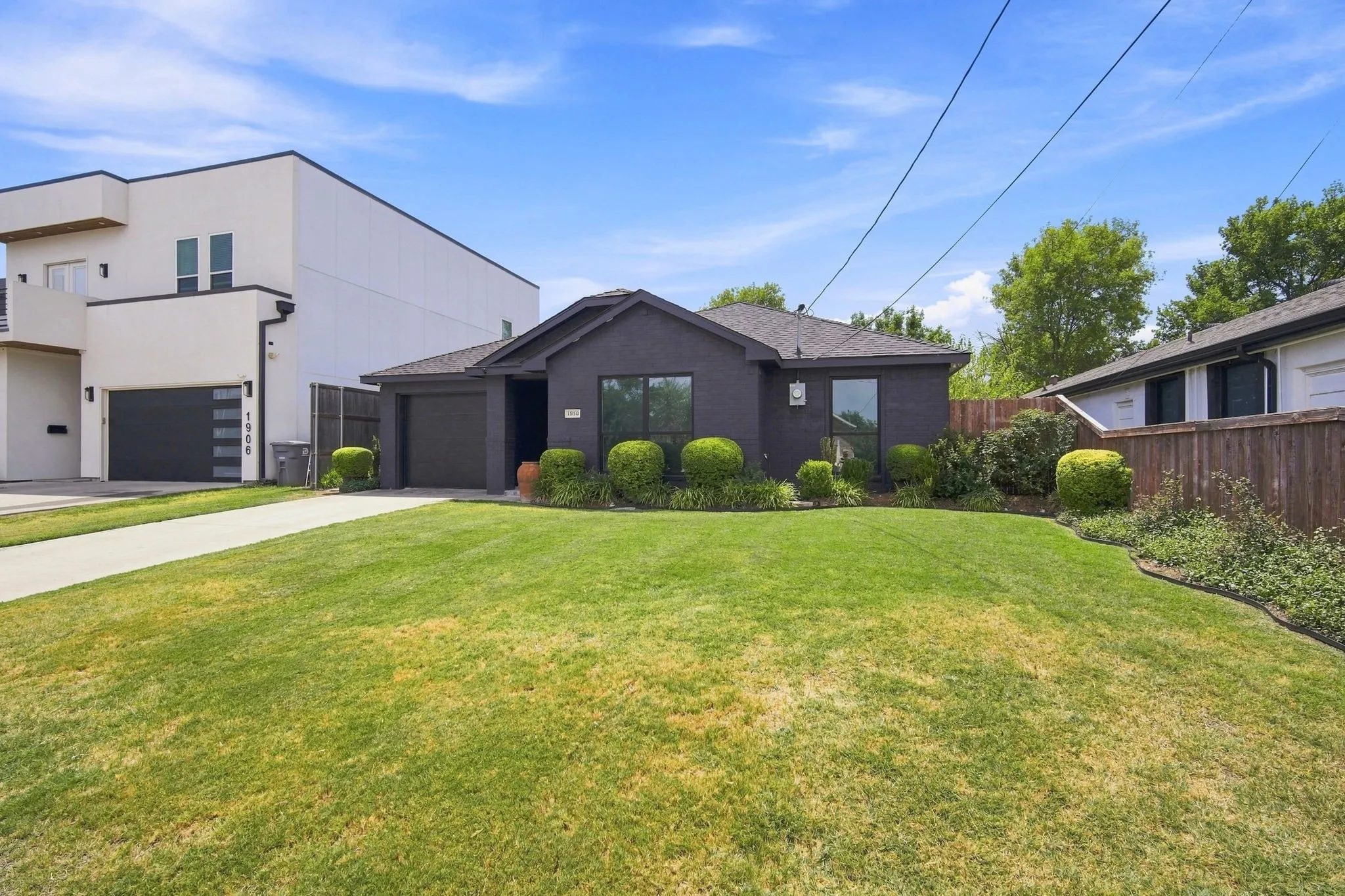 Single Family Residence For Sale in Dallas County , 1910 Mcbroom Street, Dallas, Texas 75212, 4 Bedroom, 2 Bathroom, 1 Garage spaces, 1,145 Sqft, built in 2007, mls#21362059, Real Estate Agent in Dallas, Homes For Sale in Dallas county, Homes For Sale in Dallas, Realtor in Dallas Texas, Real Estate Brokerage Independent Realty Texas, Luminita Cordes Realtor