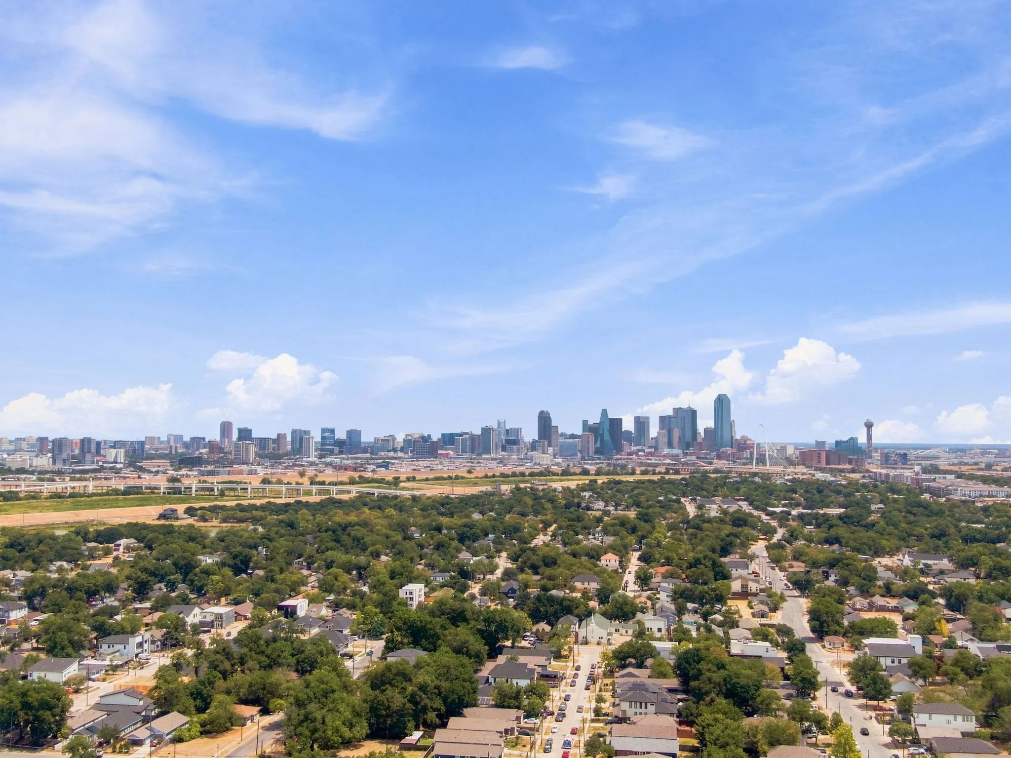 Single Family Residence For Sale in Dallas County , 1910 Mcbroom Street, Dallas, Texas 75212, 4 Bedroom, 2 Bathroom, 1 Garage spaces, 1,145 Sqft, built in 2007, mls#21362059, Real Estate Agent in Dallas, Homes For Sale in Dallas county, Homes For Sale in Dallas, Realtor in Dallas Texas, Real Estate Brokerage Independent Realty Texas, Luminita Cordes Realtor