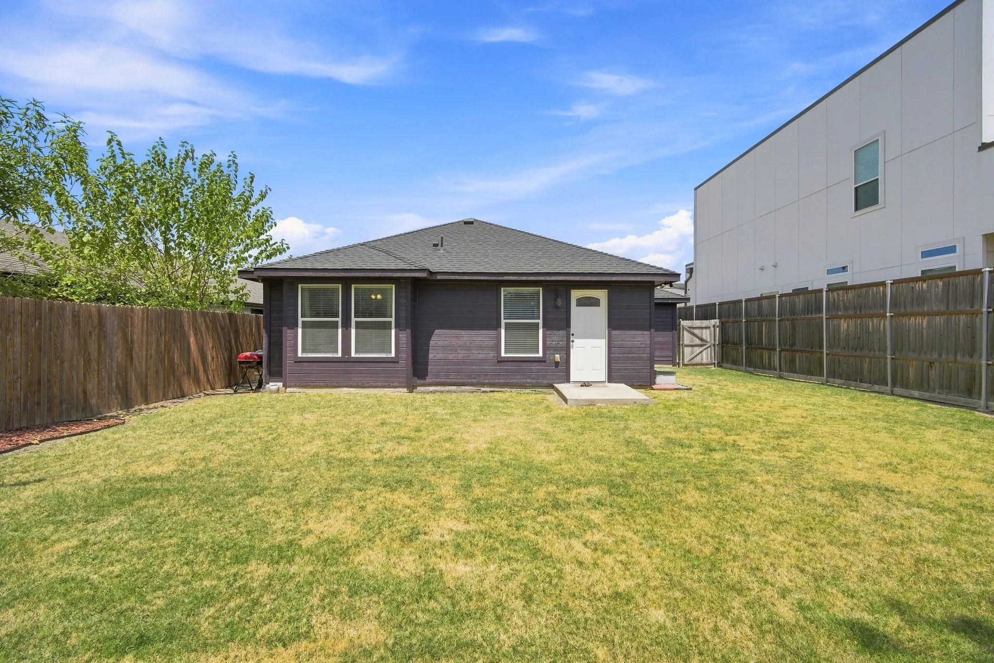 Single Family Residence For Sale in Dallas County , 1910 Mcbroom Street, Dallas, Texas 75212, 4 Bedroom, 2 Bathroom, 1 Garage spaces, 1,145 Sqft, built in 2007, mls#21362059, Real Estate Agent in Dallas, Homes For Sale in Dallas county, Homes For Sale in Dallas, Realtor in Dallas Texas, Real Estate Brokerage Independent Realty Texas, Luminita Cordes Realtor