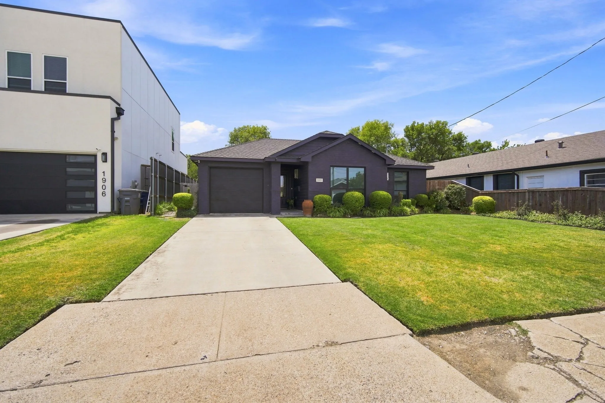 Single Family Residence For Sale in Dallas County , 1910 Mcbroom Street, Dallas, Texas 75212, 4 Bedroom, 2 Bathroom, 1 Garage spaces, 1,145 Sqft, built in 2007, mls#21362059, Real Estate Agent in Dallas, Homes For Sale in Dallas county, Homes For Sale in Dallas, Realtor in Dallas Texas, Real Estate Brokerage Independent Realty Texas, Luminita Cordes Realtor