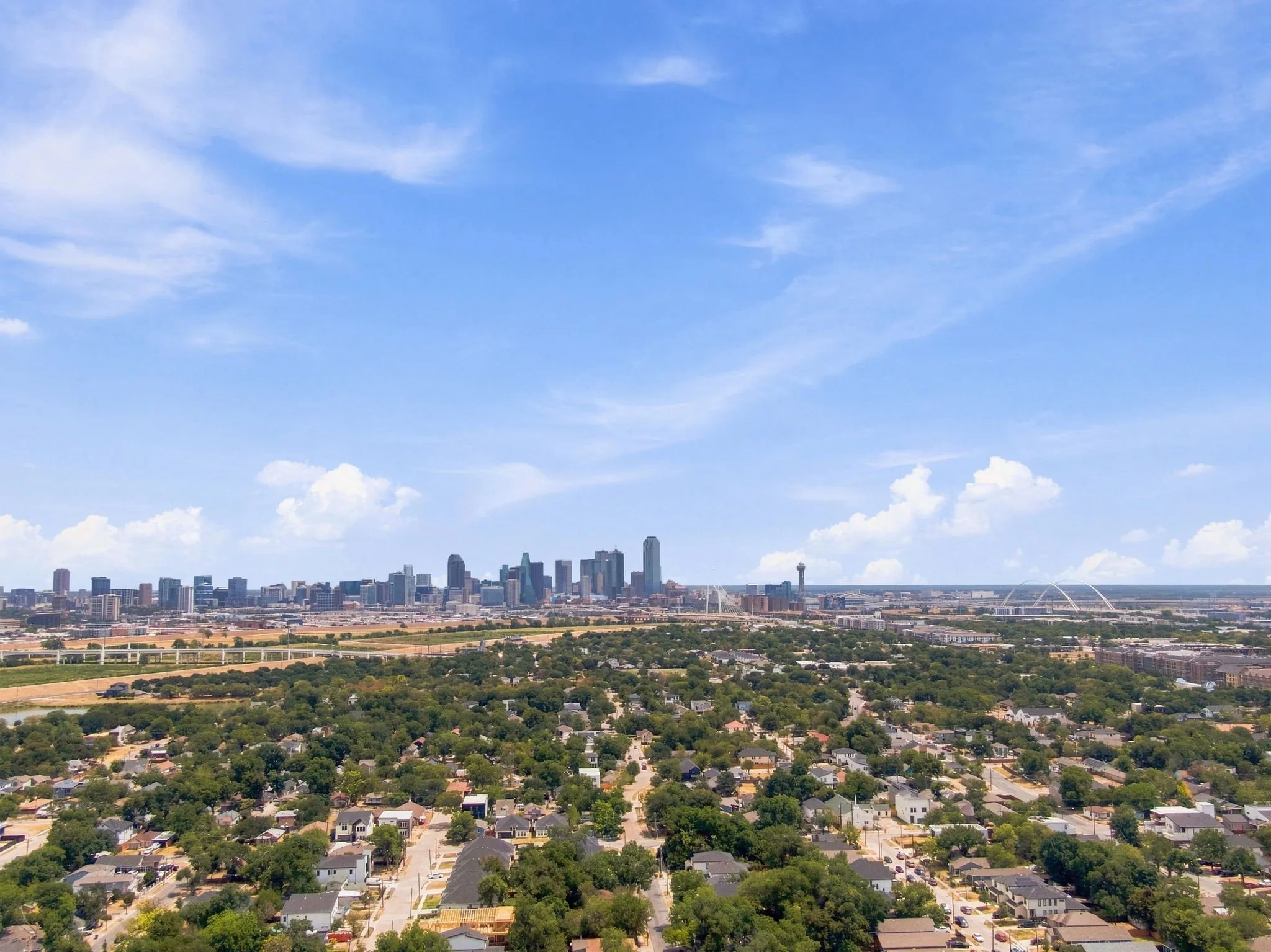 A clear view of the Dallas skyline that shows just how close you are to the city’s best dining, entertainment, and everyday convenience