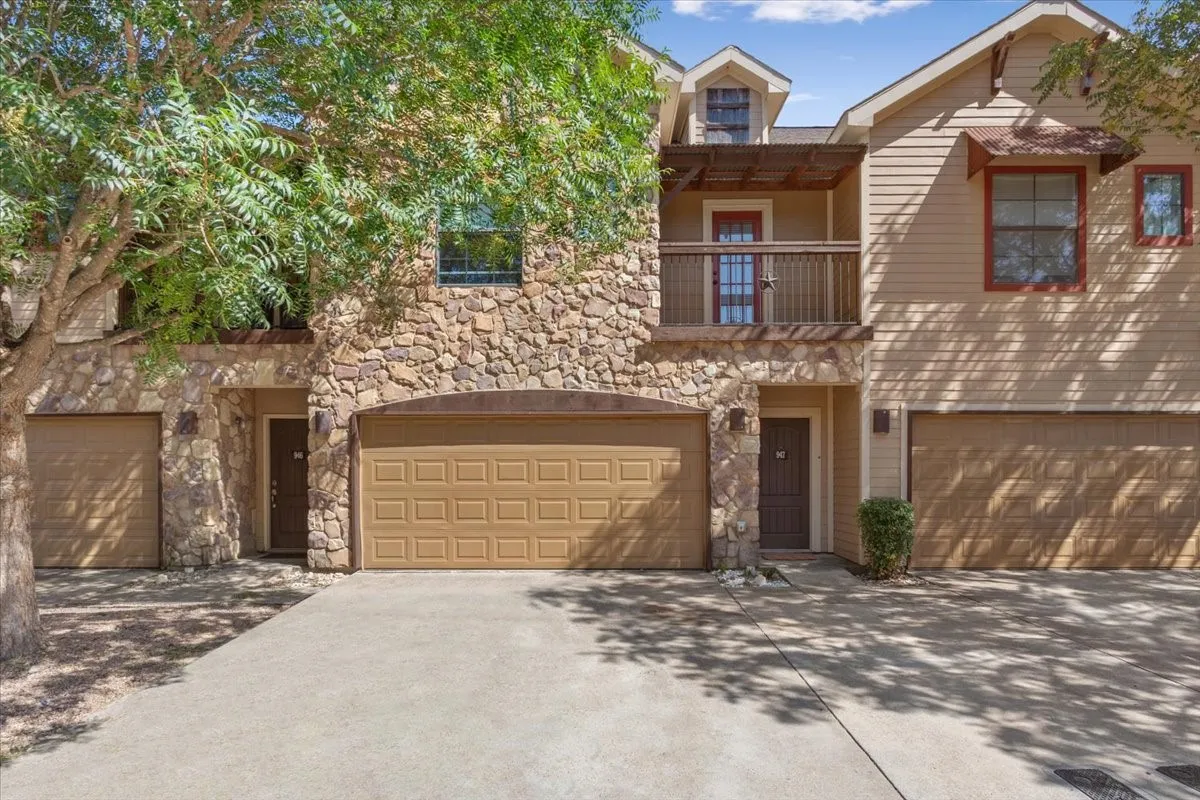 Condominium For Sale in Mc Lennan County , 2410 S 2nd Street 947, Waco, Texas 76706, 4 Bedroom, 5 Bathroom, 2 Garage spaces, 1,491 Sqft, built in 2006, mls#21363625, Real Estate Agent in Waco, Homes For Sale in Mc Lennan county, Homes For Sale in Waco, Realtor in Waco Texas, Real Estate Brokerage Independent Realty Texas, Luminita Cordes Realtor