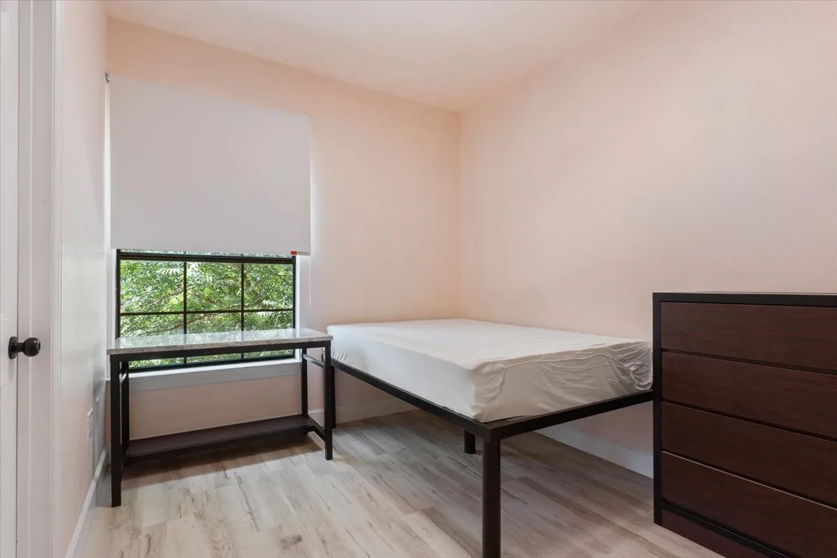Condominium For Sale in Mc Lennan County , 2410 S 2nd Street 947, Waco, Texas 76706, 4 Bedroom, 5 Bathroom, 2 Garage spaces, 1,491 Sqft, built in 2006, mls#21363625, Real Estate Agent in Waco, Homes For Sale in Mc Lennan county, Homes For Sale in Waco, Realtor in Waco Texas, Real Estate Brokerage Independent Realty Texas, Luminita Cordes Realtor