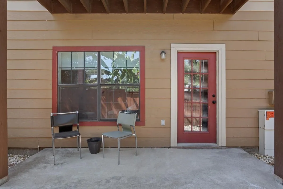 Condominium For Sale in Mc Lennan County , 2410 S 2nd Street 947, Waco, Texas 76706, 4 Bedroom, 5 Bathroom, 2 Garage spaces, 1,491 Sqft, built in 2006, mls#21363625, Real Estate Agent in Waco, Homes For Sale in Mc Lennan county, Homes For Sale in Waco, Realtor in Waco Texas, Real Estate Brokerage Independent Realty Texas, Luminita Cordes Realtor