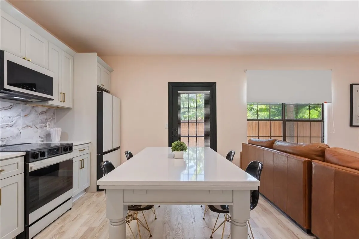 Condominium For Sale in Mc Lennan County , 2410 S 2nd Street 947, Waco, Texas 76706, 4 Bedroom, 5 Bathroom, 2 Garage spaces, 1,491 Sqft, built in 2006, mls#21363625, Real Estate Agent in Waco, Homes For Sale in Mc Lennan county, Homes For Sale in Waco, Realtor in Waco Texas, Real Estate Brokerage Independent Realty Texas, Luminita Cordes Realtor
