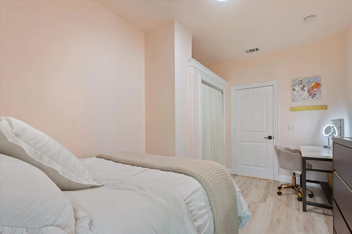 Condominium For Sale in Mc Lennan County , 2410 S 2nd Street 947, Waco, Texas 76706, 4 Bedroom, 5 Bathroom, 2 Garage spaces, 1,491 Sqft, built in 2006, mls#21363625, Real Estate Agent in Waco, Homes For Sale in Mc Lennan county, Homes For Sale in Waco, Realtor in Waco Texas, Real Estate Brokerage Independent Realty Texas, Luminita Cordes Realtor