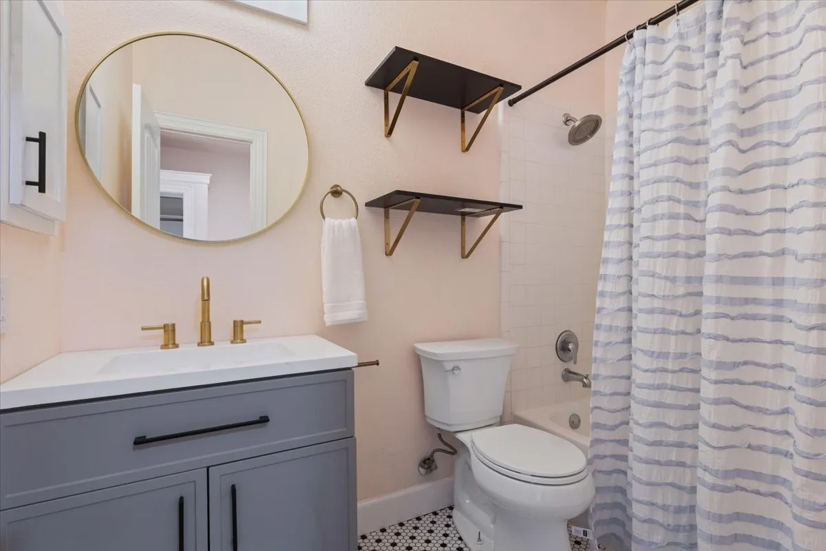 Condominium For Sale in Mc Lennan County , 2410 S 2nd Street 947, Waco, Texas 76706, 4 Bedroom, 5 Bathroom, 2 Garage spaces, 1,491 Sqft, built in 2006, mls#21363625, Real Estate Agent in Waco, Homes For Sale in Mc Lennan county, Homes For Sale in Waco, Realtor in Waco Texas, Real Estate Brokerage Independent Realty Texas, Luminita Cordes Realtor