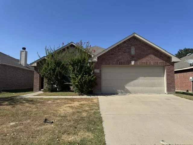 Single Family Residence For Rent in Tarrant County , 412 Marble Creek Drive, Fort Worth, Texas 76131, 3 Bedroom, 2 Bathroom, 2 Garage spaces, 1,527 Sqft, built in 2010, mls#21364834, Real Estate Agent in Fort Worth, Homes For Rent in Tarrant county, Homes For Rent in Fort Worth, Realtor in Fort Worth Texas, Real Estate Brokerage Independent Realty Texas, Luminita Cordes Realtor