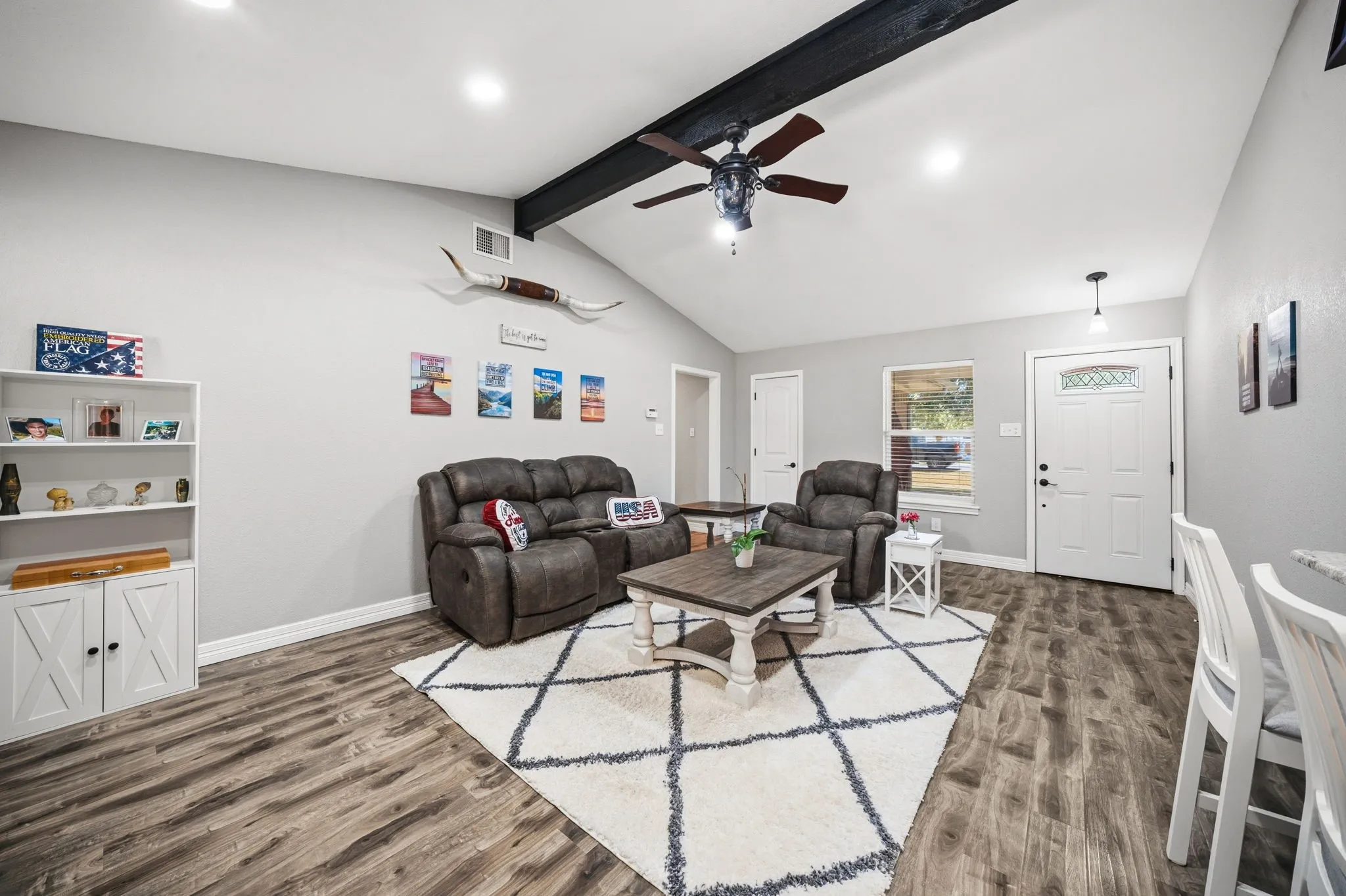 Single Family Residence For Sale in Ellis County , 119 Prairie Creek Road, Red Oak, Texas 75154, 4 Bedroom, 2 Bathroom, 2 Garage spaces, 1,709 Sqft, built in 1983, mls#21363974, Real Estate Agent in Red Oak, Homes For Sale in Ellis county, Homes For Sale in Red Oak, Realtor in Red Oak Texas, Real Estate Brokerage Independent Realty Texas, Luminita Cordes Realtor