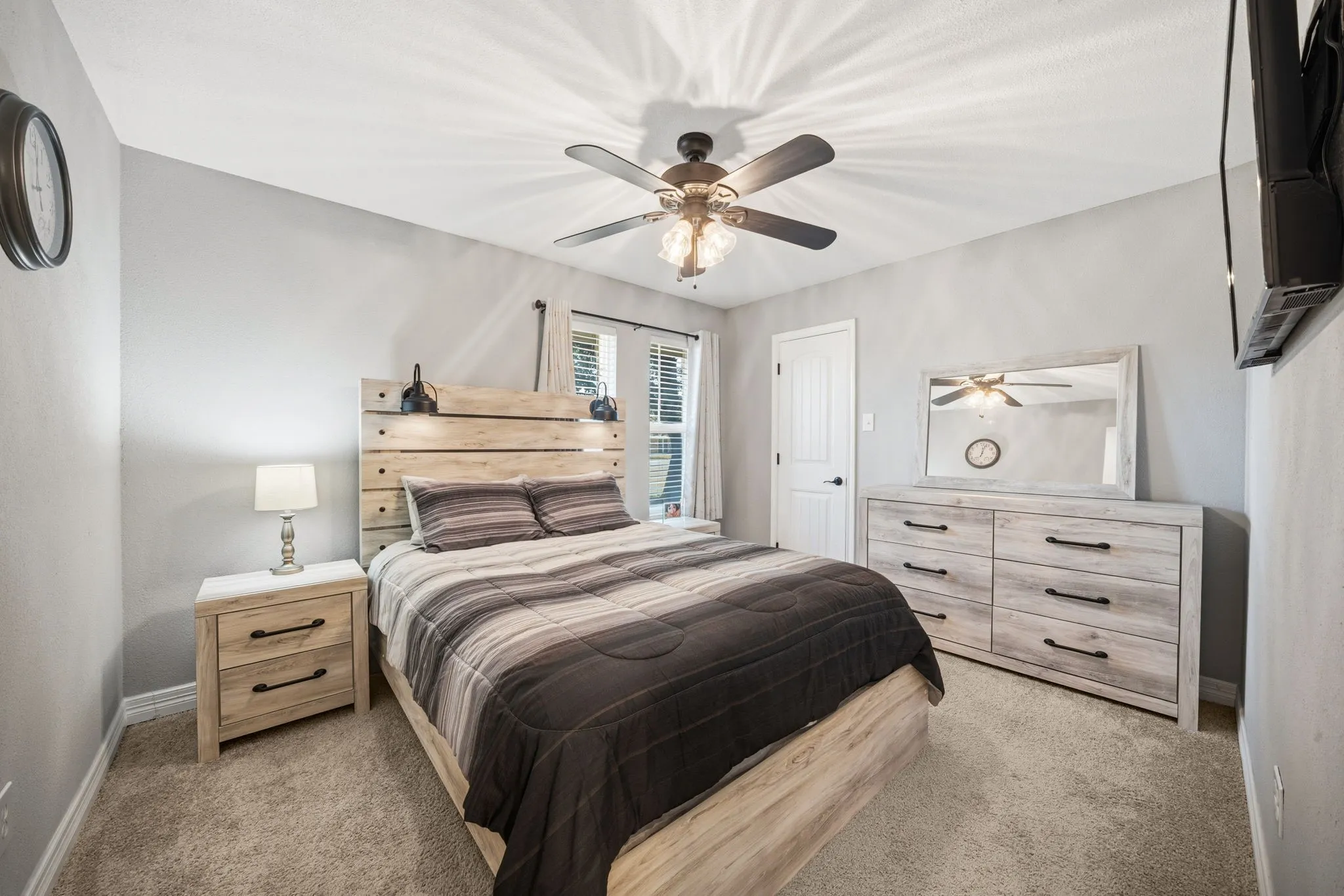Single Family Residence For Sale in Ellis County , 119 Prairie Creek Road, Red Oak, Texas 75154, 4 Bedroom, 2 Bathroom, 2 Garage spaces, 1,709 Sqft, built in 1983, mls#21363974, Real Estate Agent in Red Oak, Homes For Sale in Ellis county, Homes For Sale in Red Oak, Realtor in Red Oak Texas, Real Estate Brokerage Independent Realty Texas, Luminita Cordes Realtor