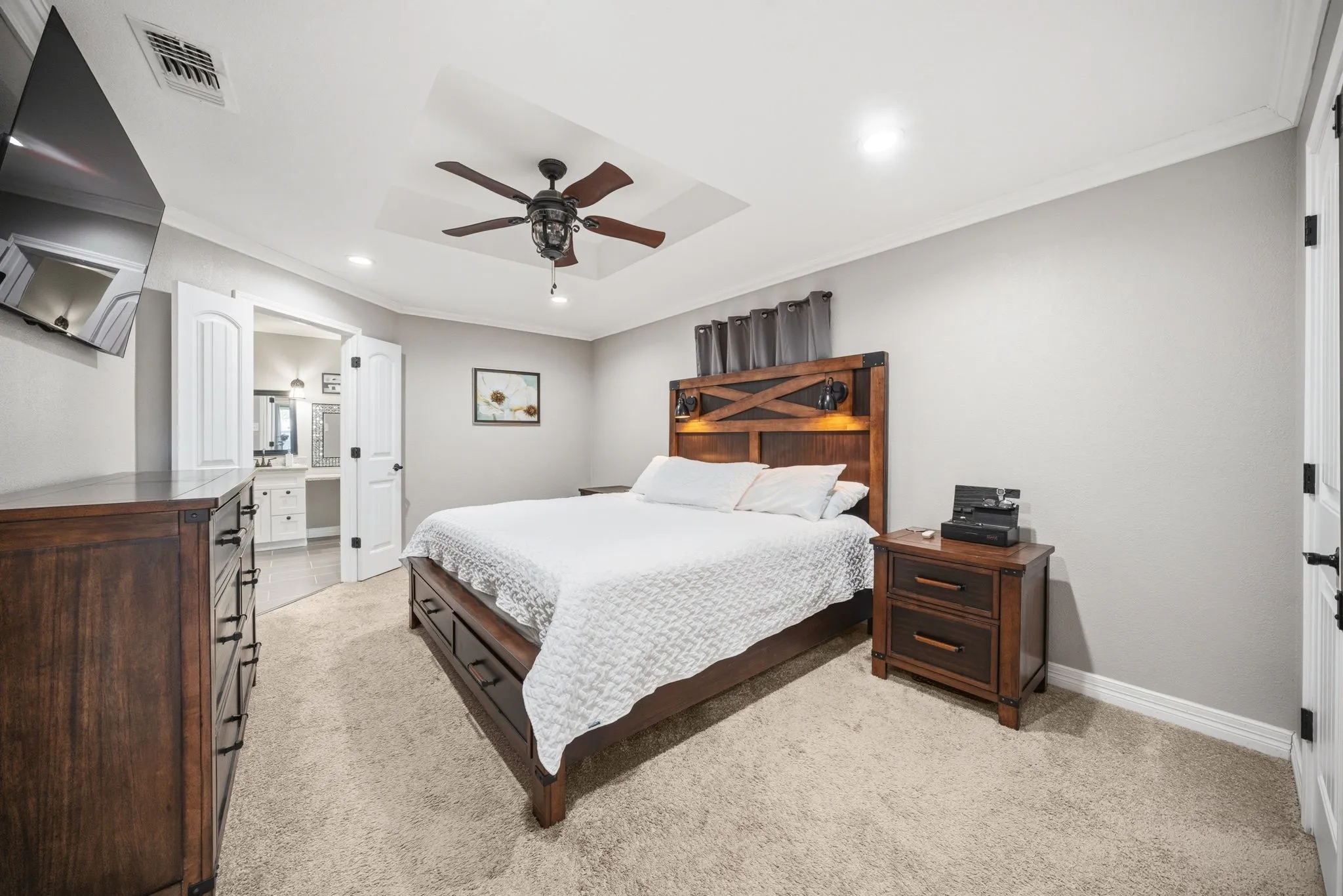 Single Family Residence For Sale in Ellis County , 119 Prairie Creek Road, Red Oak, Texas 75154, 4 Bedroom, 2 Bathroom, 2 Garage spaces, 1,709 Sqft, built in 1983, mls#21363974, Real Estate Agent in Red Oak, Homes For Sale in Ellis county, Homes For Sale in Red Oak, Realtor in Red Oak Texas, Real Estate Brokerage Independent Realty Texas, Luminita Cordes Realtor