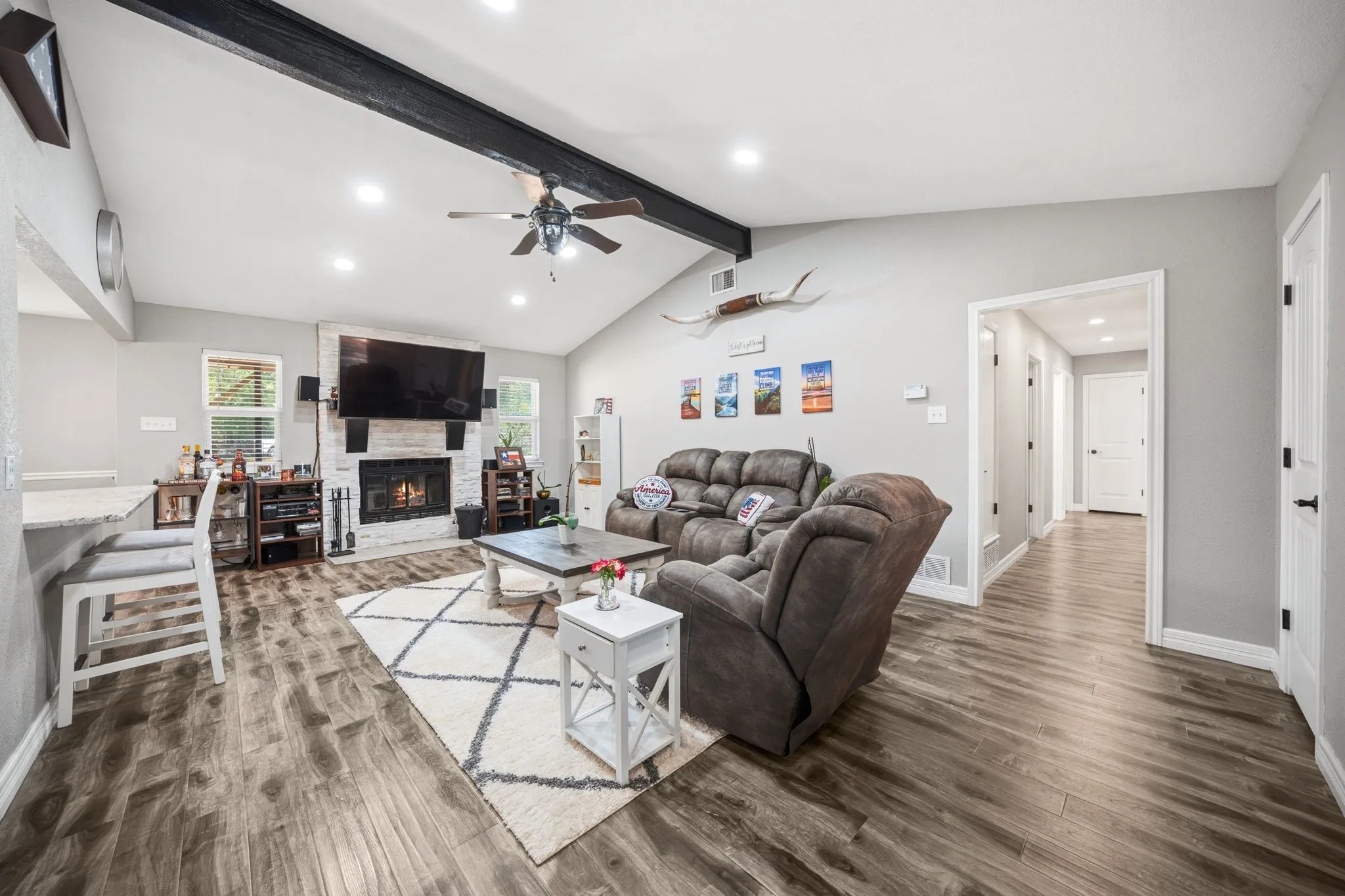 Single Family Residence For Sale in Ellis County , 119 Prairie Creek Road, Red Oak, Texas 75154, 4 Bedroom, 2 Bathroom, 2 Garage spaces, 1,709 Sqft, built in 1983, mls#21363974, Real Estate Agent in Red Oak, Homes For Sale in Ellis county, Homes For Sale in Red Oak, Realtor in Red Oak Texas, Real Estate Brokerage Independent Realty Texas, Luminita Cordes Realtor