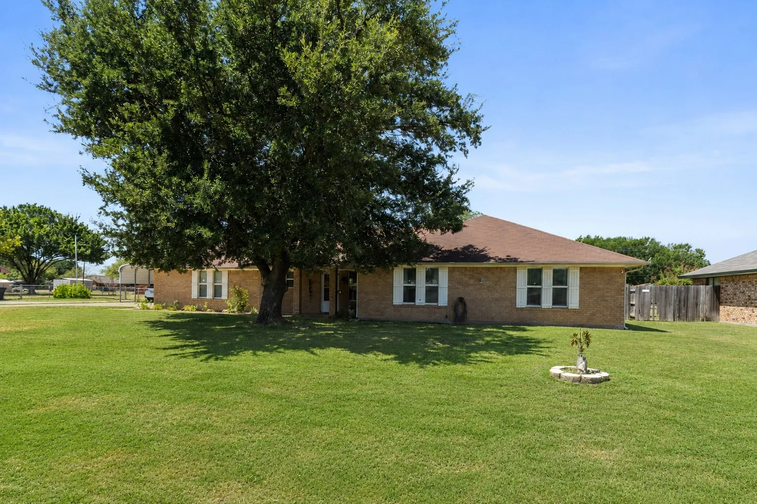 Single Family Residence For Sale in Ellis County , 119 Prairie Creek Road, Red Oak, Texas 75154, 4 Bedroom, 2 Bathroom, 2 Garage spaces, 1,709 Sqft, built in 1983, mls#21363974, Real Estate Agent in Red Oak, Homes For Sale in Ellis county, Homes For Sale in Red Oak, Realtor in Red Oak Texas, Real Estate Brokerage Independent Realty Texas, Luminita Cordes Realtor