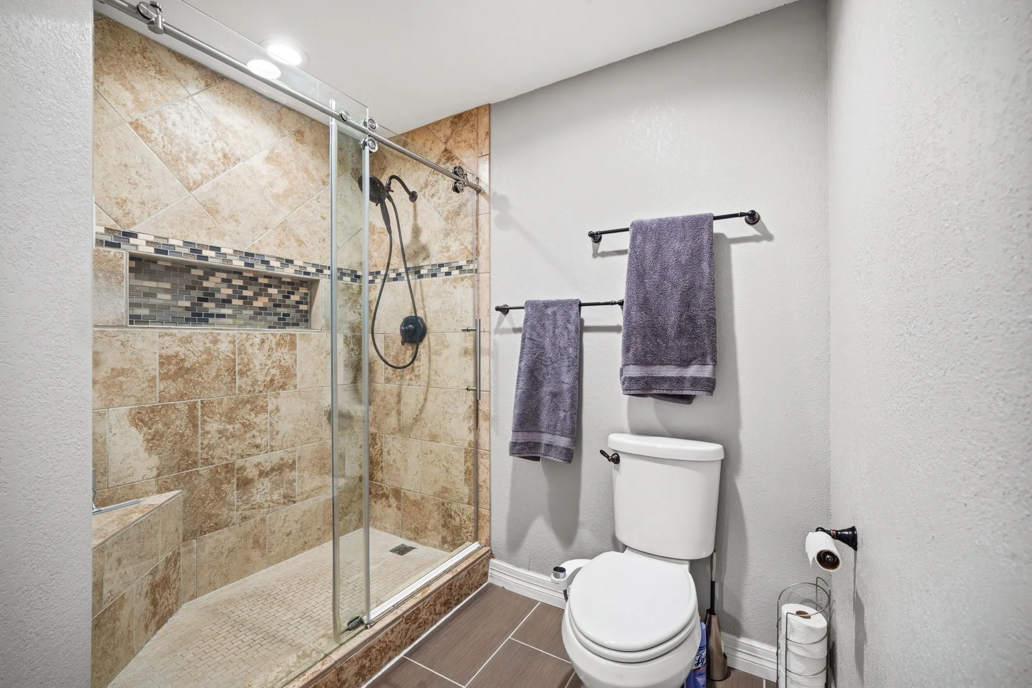 Single Family Residence For Sale in Ellis County , 119 Prairie Creek Road, Red Oak, Texas 75154, 4 Bedroom, 2 Bathroom, 2 Garage spaces, 1,709 Sqft, built in 1983, mls#21363974, Real Estate Agent in Red Oak, Homes For Sale in Ellis county, Homes For Sale in Red Oak, Realtor in Red Oak Texas, Real Estate Brokerage Independent Realty Texas, Luminita Cordes Realtor