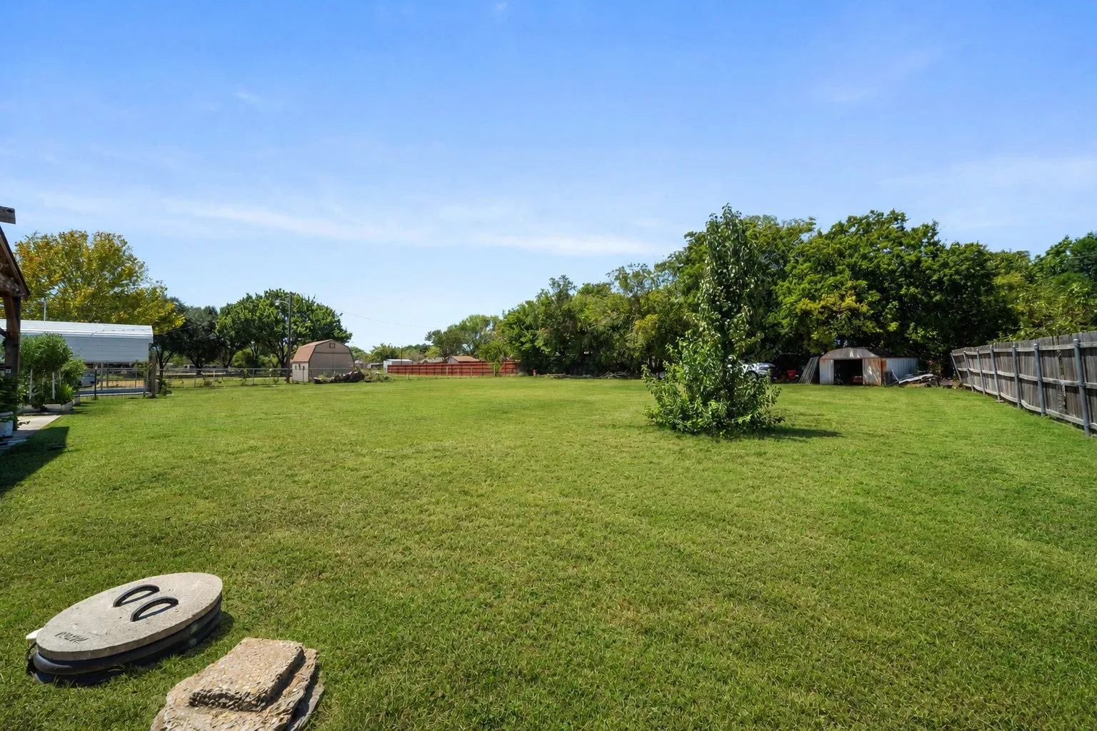 Single Family Residence For Sale in Ellis County , 119 Prairie Creek Road, Red Oak, Texas 75154, 4 Bedroom, 2 Bathroom, 2 Garage spaces, 1,709 Sqft, built in 1983, mls#21363974, Real Estate Agent in Red Oak, Homes For Sale in Ellis county, Homes For Sale in Red Oak, Realtor in Red Oak Texas, Real Estate Brokerage Independent Realty Texas, Luminita Cordes Realtor