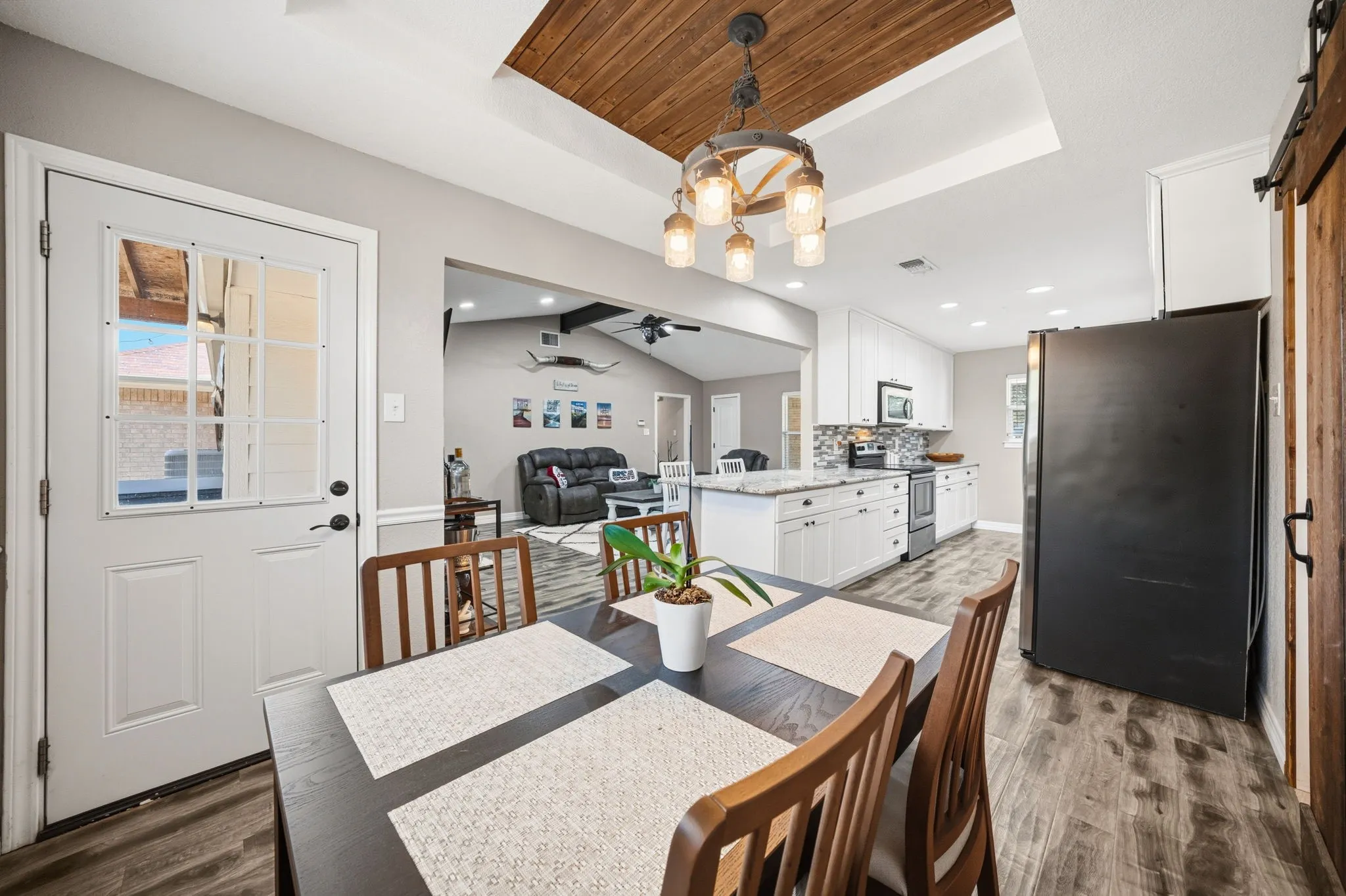 Single Family Residence For Sale in Ellis County , 119 Prairie Creek Road, Red Oak, Texas 75154, 4 Bedroom, 2 Bathroom, 2 Garage spaces, 1,709 Sqft, built in 1983, mls#21363974, Real Estate Agent in Red Oak, Homes For Sale in Ellis county, Homes For Sale in Red Oak, Realtor in Red Oak Texas, Real Estate Brokerage Independent Realty Texas, Luminita Cordes Realtor