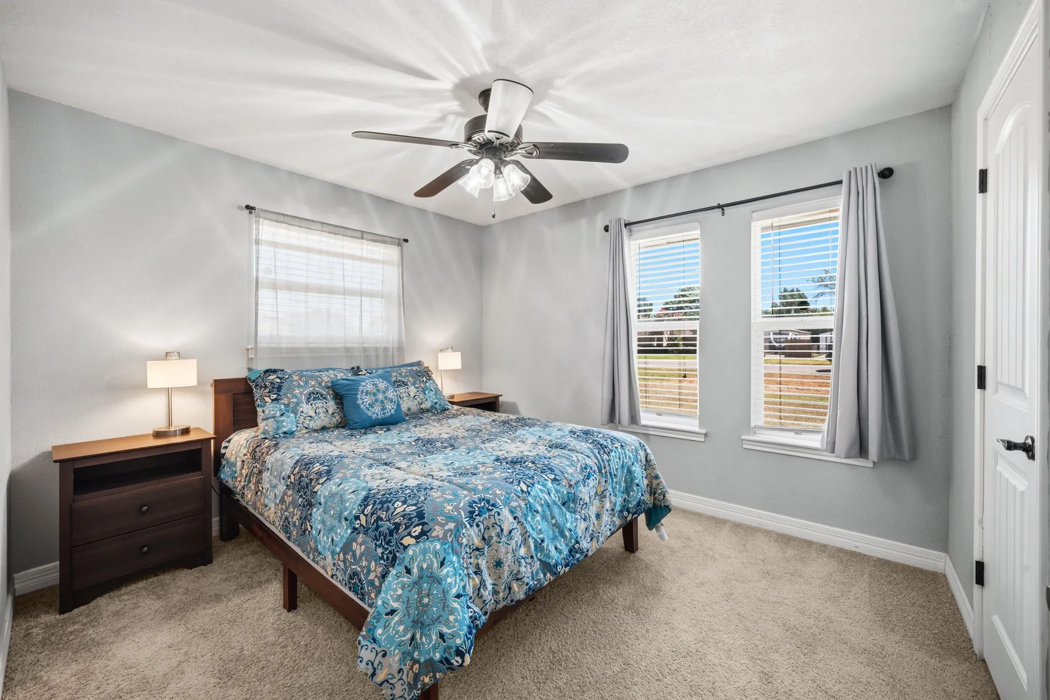 Single Family Residence For Sale in Ellis County , 119 Prairie Creek Road, Red Oak, Texas 75154, 4 Bedroom, 2 Bathroom, 2 Garage spaces, 1,709 Sqft, built in 1983, mls#21363974, Real Estate Agent in Red Oak, Homes For Sale in Ellis county, Homes For Sale in Red Oak, Realtor in Red Oak Texas, Real Estate Brokerage Independent Realty Texas, Luminita Cordes Realtor