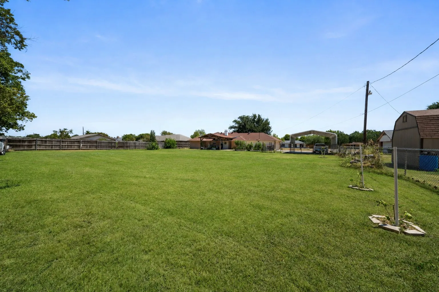 Single Family Residence For Sale in Ellis County , 119 Prairie Creek Road, Red Oak, Texas 75154, 4 Bedroom, 2 Bathroom, 2 Garage spaces, 1,709 Sqft, built in 1983, mls#21363974, Real Estate Agent in Red Oak, Homes For Sale in Ellis county, Homes For Sale in Red Oak, Realtor in Red Oak Texas, Real Estate Brokerage Independent Realty Texas, Luminita Cordes Realtor