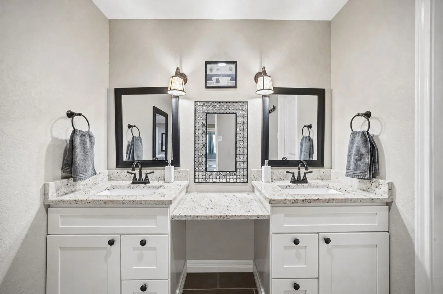 Single Family Residence For Sale in Ellis County , 119 Prairie Creek Road, Red Oak, Texas 75154, 4 Bedroom, 2 Bathroom, 2 Garage spaces, 1,709 Sqft, built in 1983, mls#21363974, Real Estate Agent in Red Oak, Homes For Sale in Ellis county, Homes For Sale in Red Oak, Realtor in Red Oak Texas, Real Estate Brokerage Independent Realty Texas, Luminita Cordes Realtor