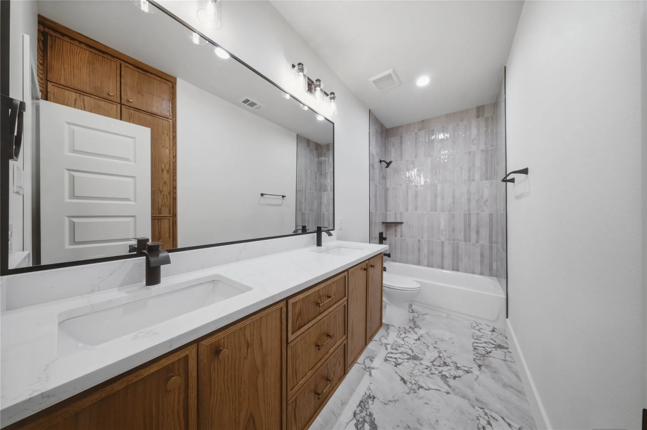 Single Family Residence For Sale in Dallas County , 5743 Plum Dale Road, Dallas, Texas 75241, 3 Bedroom, 3 Bathroom, 2 Garage spaces, 2,150 Sqft, built in 2026, mls#21357890, Real Estate Agent in Dallas, Homes For Sale in Dallas county, Homes For Sale in Dallas, Realtor in Dallas Texas, Real Estate Brokerage Independent Realty Texas, Luminita Cordes Realtor