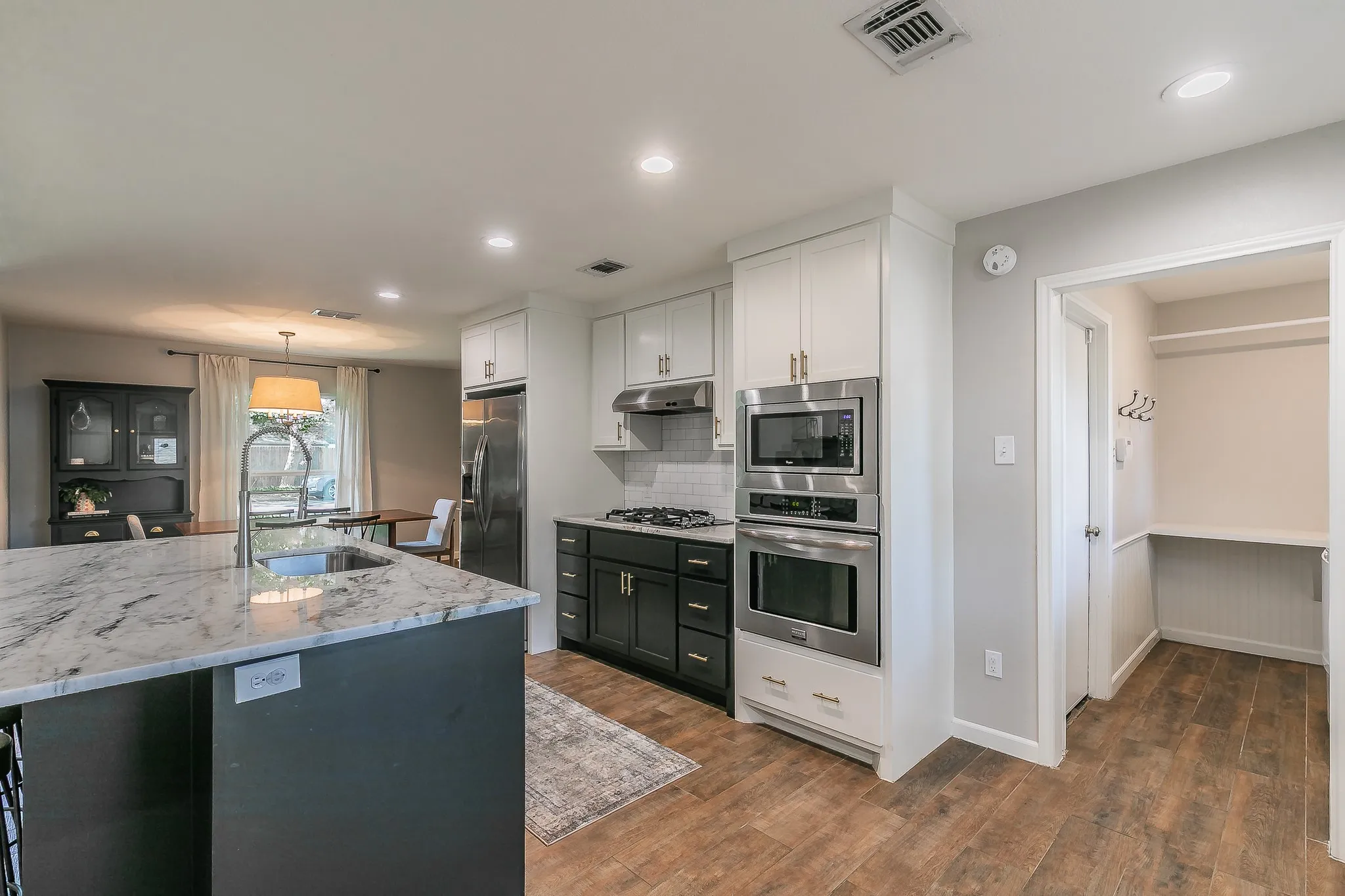 Single Family Residence For Sale in Tarrant County , 2109 Friar Tuck Drive, Arlington, Texas 76013, 3 Bedroom, 2 Bathroom, 2 Garage spaces, 1,838 Sqft, built in 1968, mls#21361667, Real Estate Agent in Arlington, Homes For Sale in Tarrant county, Homes For Sale in Arlington, Realtor in Arlington Texas, Real Estate Brokerage Independent Realty Texas, Luminita Cordes Realtor