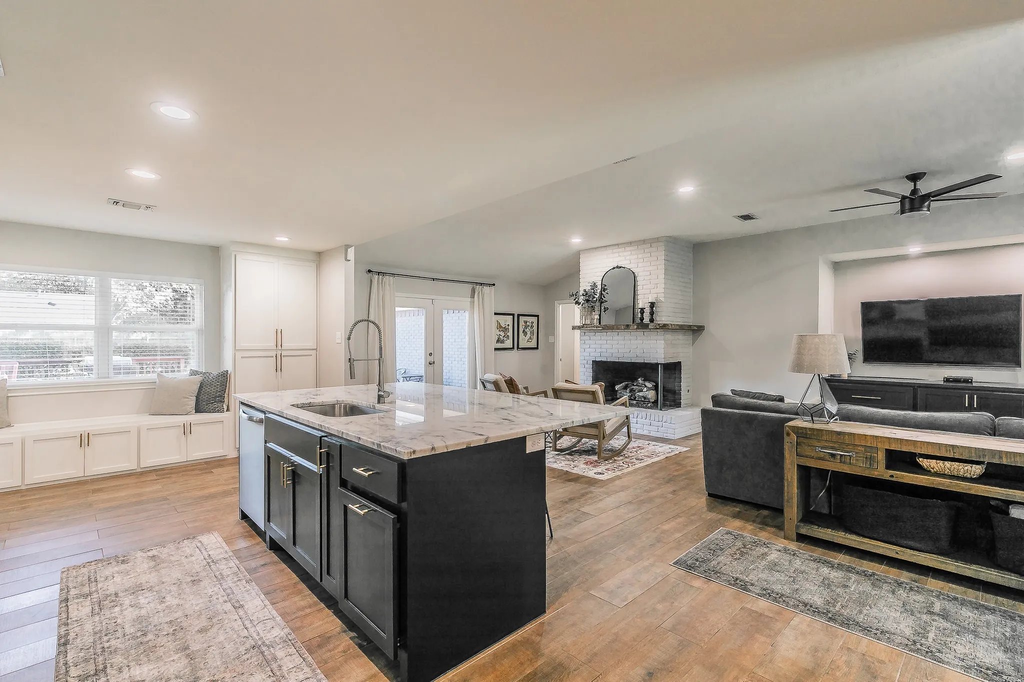Single Family Residence For Sale in Tarrant County , 2109 Friar Tuck Drive, Arlington, Texas 76013, 3 Bedroom, 2 Bathroom, 2 Garage spaces, 1,838 Sqft, built in 1968, mls#21361667, Real Estate Agent in Arlington, Homes For Sale in Tarrant county, Homes For Sale in Arlington, Realtor in Arlington Texas, Real Estate Brokerage Independent Realty Texas, Luminita Cordes Realtor