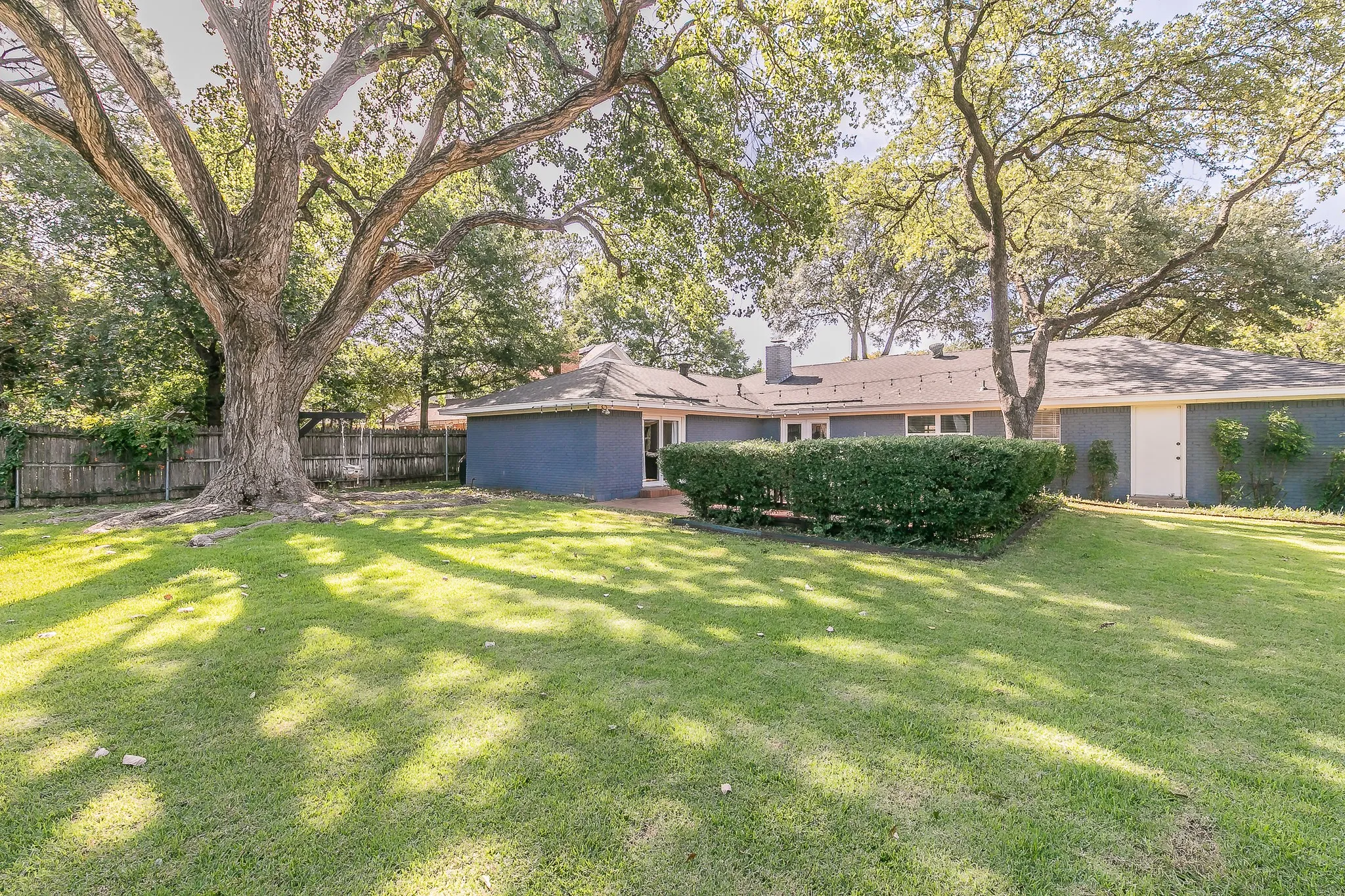 Single Family Residence For Sale in Tarrant County , 2109 Friar Tuck Drive, Arlington, Texas 76013, 3 Bedroom, 2 Bathroom, 2 Garage spaces, 1,838 Sqft, built in 1968, mls#21361667, Real Estate Agent in Arlington, Homes For Sale in Tarrant county, Homes For Sale in Arlington, Realtor in Arlington Texas, Real Estate Brokerage Independent Realty Texas, Luminita Cordes Realtor