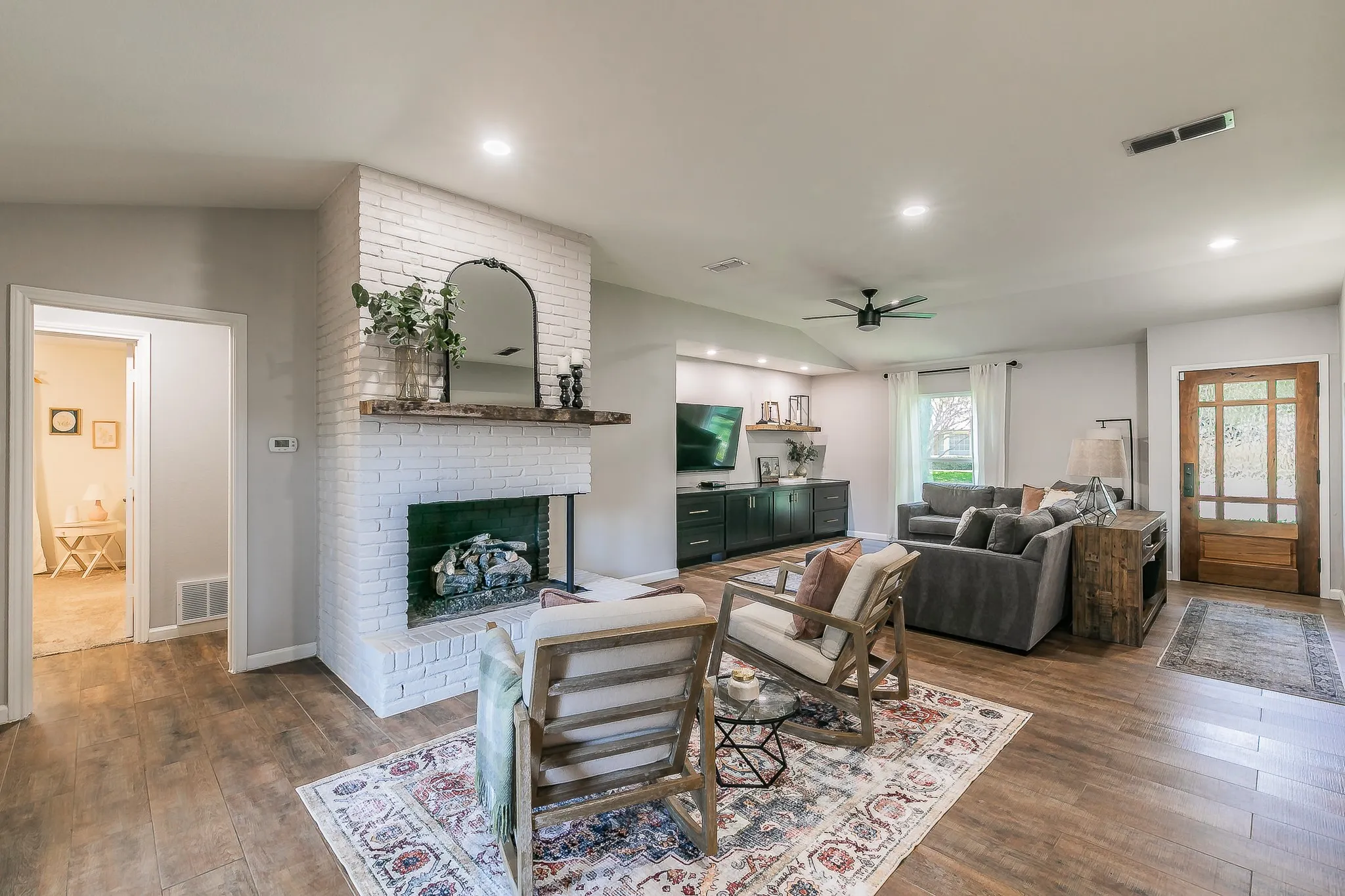Single Family Residence For Sale in Tarrant County , 2109 Friar Tuck Drive, Arlington, Texas 76013, 3 Bedroom, 2 Bathroom, 2 Garage spaces, 1,838 Sqft, built in 1968, mls#21361667, Real Estate Agent in Arlington, Homes For Sale in Tarrant county, Homes For Sale in Arlington, Realtor in Arlington Texas, Real Estate Brokerage Independent Realty Texas, Luminita Cordes Realtor