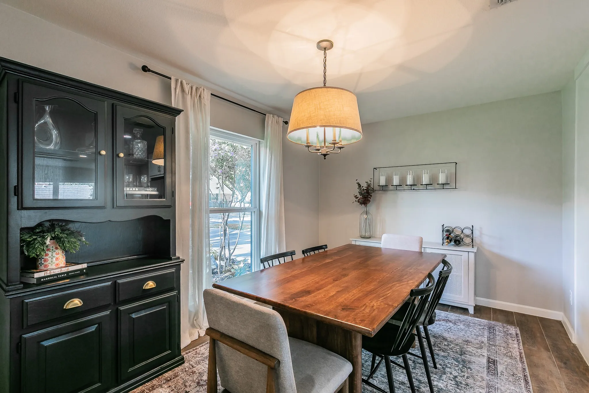 Single Family Residence For Sale in Tarrant County , 2109 Friar Tuck Drive, Arlington, Texas 76013, 3 Bedroom, 2 Bathroom, 2 Garage spaces, 1,838 Sqft, built in 1968, mls#21361667, Real Estate Agent in Arlington, Homes For Sale in Tarrant county, Homes For Sale in Arlington, Realtor in Arlington Texas, Real Estate Brokerage Independent Realty Texas, Luminita Cordes Realtor