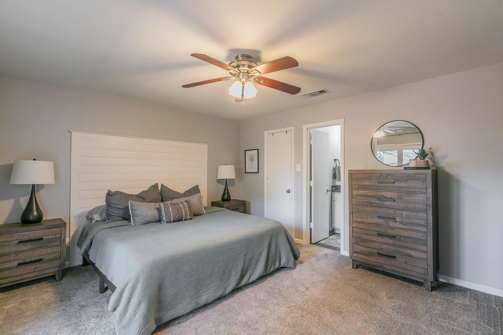 Single Family Residence For Sale in Tarrant County , 2109 Friar Tuck Drive, Arlington, Texas 76013, 3 Bedroom, 2 Bathroom, 2 Garage spaces, 1,838 Sqft, built in 1968, mls#21361667, Real Estate Agent in Arlington, Homes For Sale in Tarrant county, Homes For Sale in Arlington, Realtor in Arlington Texas, Real Estate Brokerage Independent Realty Texas, Luminita Cordes Realtor