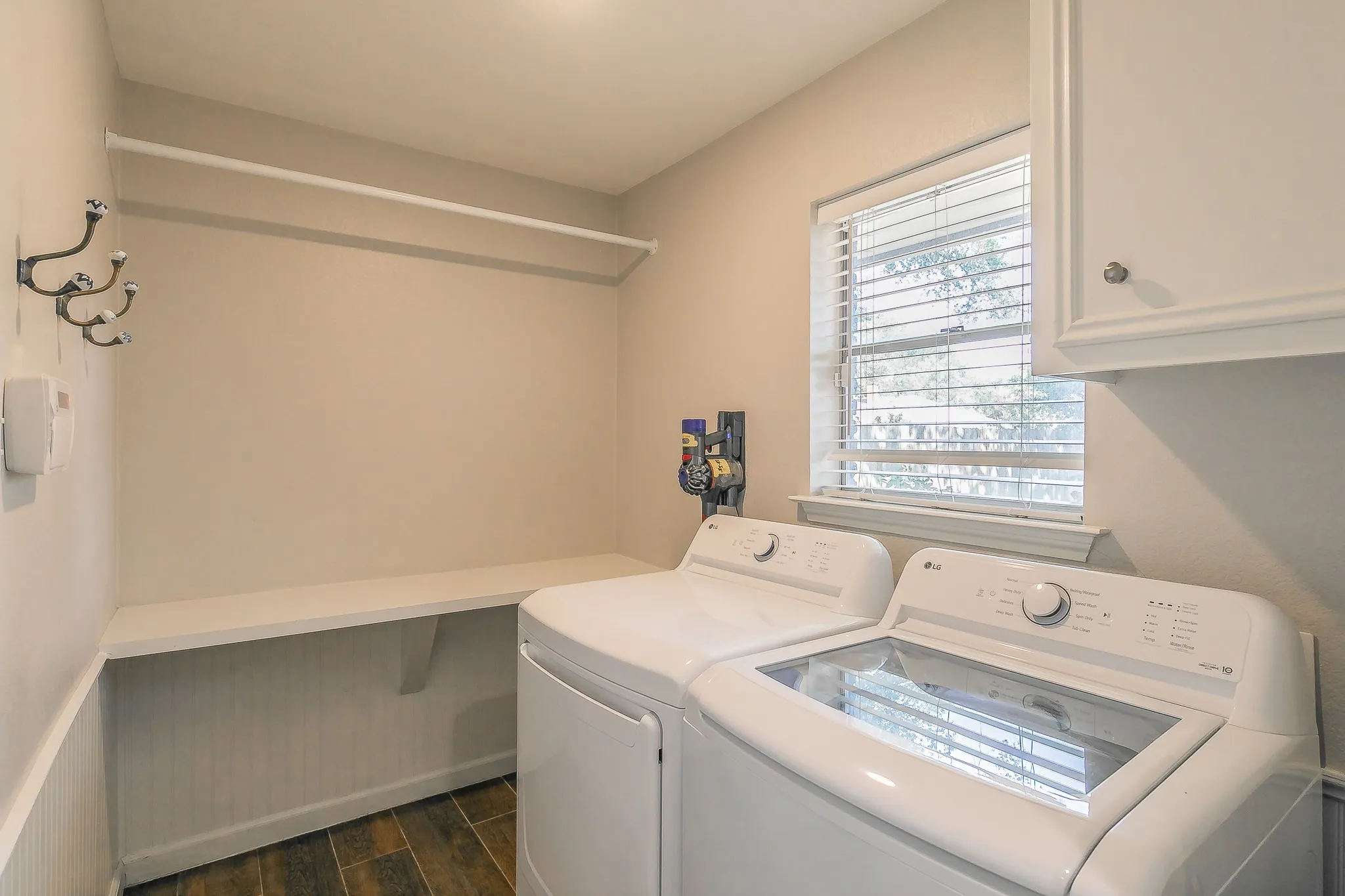 Single Family Residence For Sale in Tarrant County , 2109 Friar Tuck Drive, Arlington, Texas 76013, 3 Bedroom, 2 Bathroom, 2 Garage spaces, 1,838 Sqft, built in 1968, mls#21361667, Real Estate Agent in Arlington, Homes For Sale in Tarrant county, Homes For Sale in Arlington, Realtor in Arlington Texas, Real Estate Brokerage Independent Realty Texas, Luminita Cordes Realtor