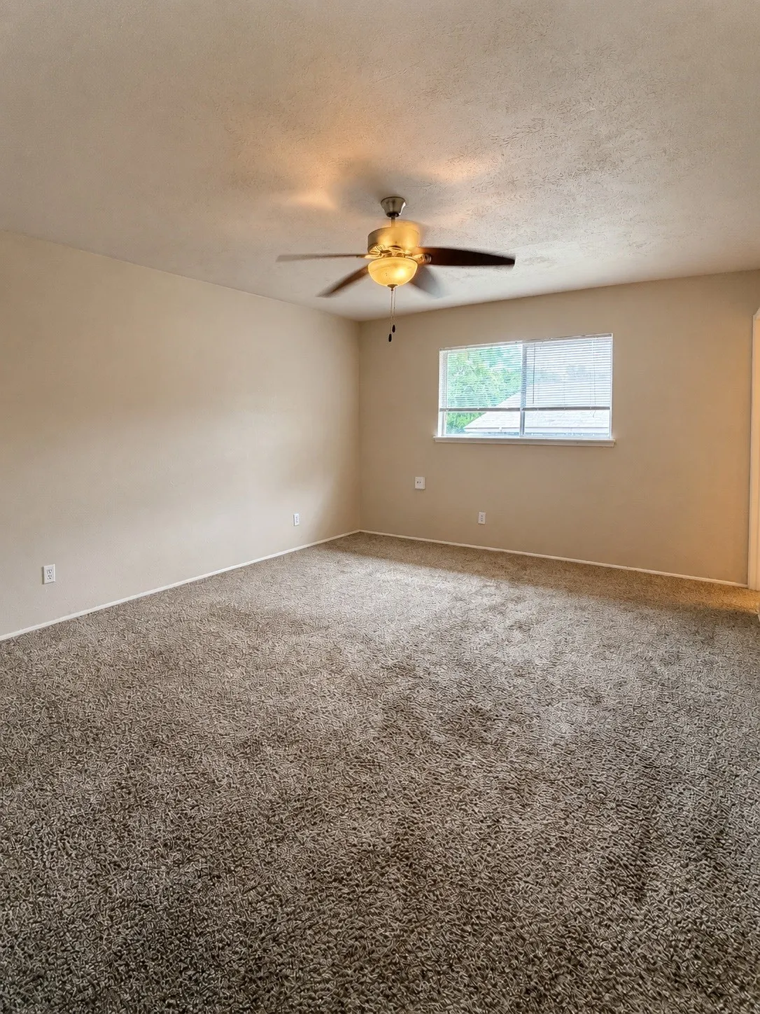 Single Family Residence For Rent in Dallas County , 2937 Emberwood Drive, Garland, Texas 75043, 3 Bedroom, 2 Bathroom, 2 Garage spaces, 1,695 Sqft, built in 1975, mls#21364840, Real Estate Agent in Garland, Homes For Rent in Dallas county, Homes For Rent in Garland, Realtor in Garland Texas, Real Estate Brokerage Independent Realty Texas, Luminita Cordes Realtor