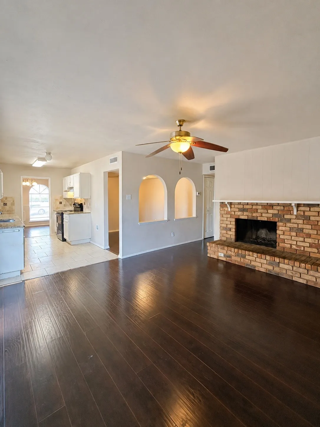 Single Family Residence For Rent in Dallas County , 2937 Emberwood Drive, Garland, Texas 75043, 3 Bedroom, 2 Bathroom, 2 Garage spaces, 1,695 Sqft, built in 1975, mls#21364840, Real Estate Agent in Garland, Homes For Rent in Dallas county, Homes For Rent in Garland, Realtor in Garland Texas, Real Estate Brokerage Independent Realty Texas, Luminita Cordes Realtor